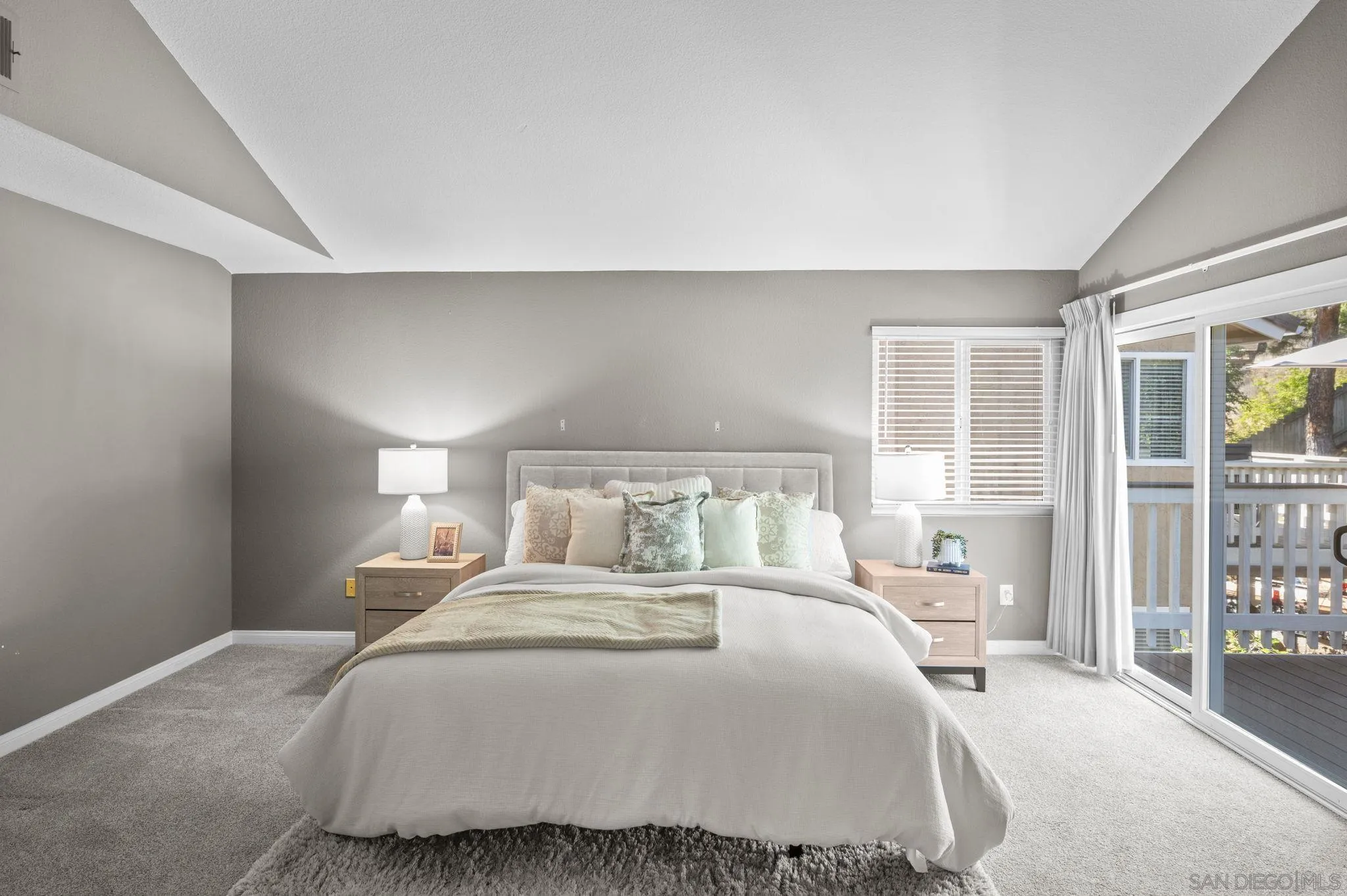 https://cdn.realtyfeed.com/cdn/127/250036688/40ee211d1f868a24a5bc75e3ef51f671.webp
