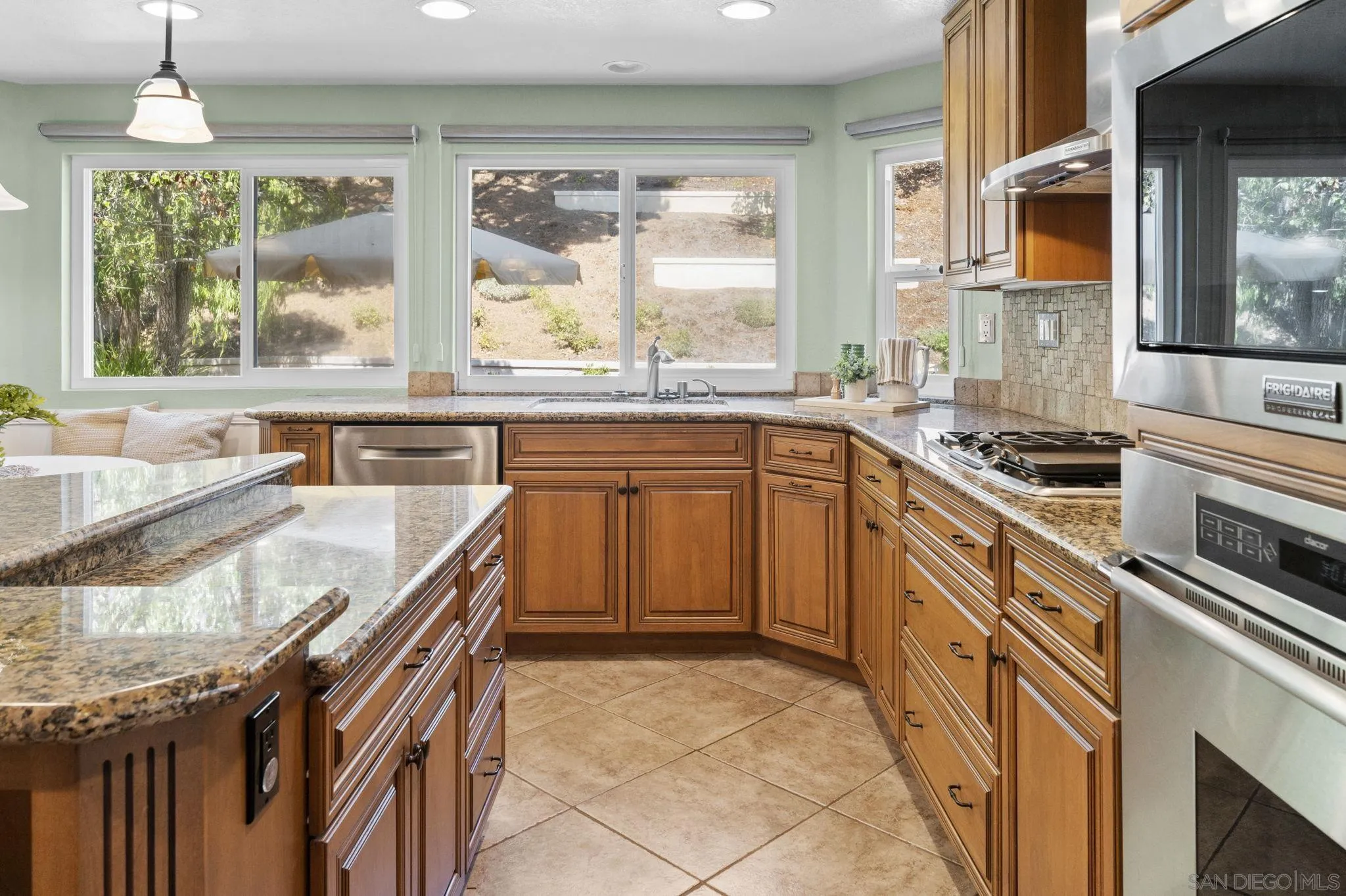 https://cdn.realtyfeed.com/cdn/127/250036688/84e39881c66a8f2c09058060c69a69cb.webp
