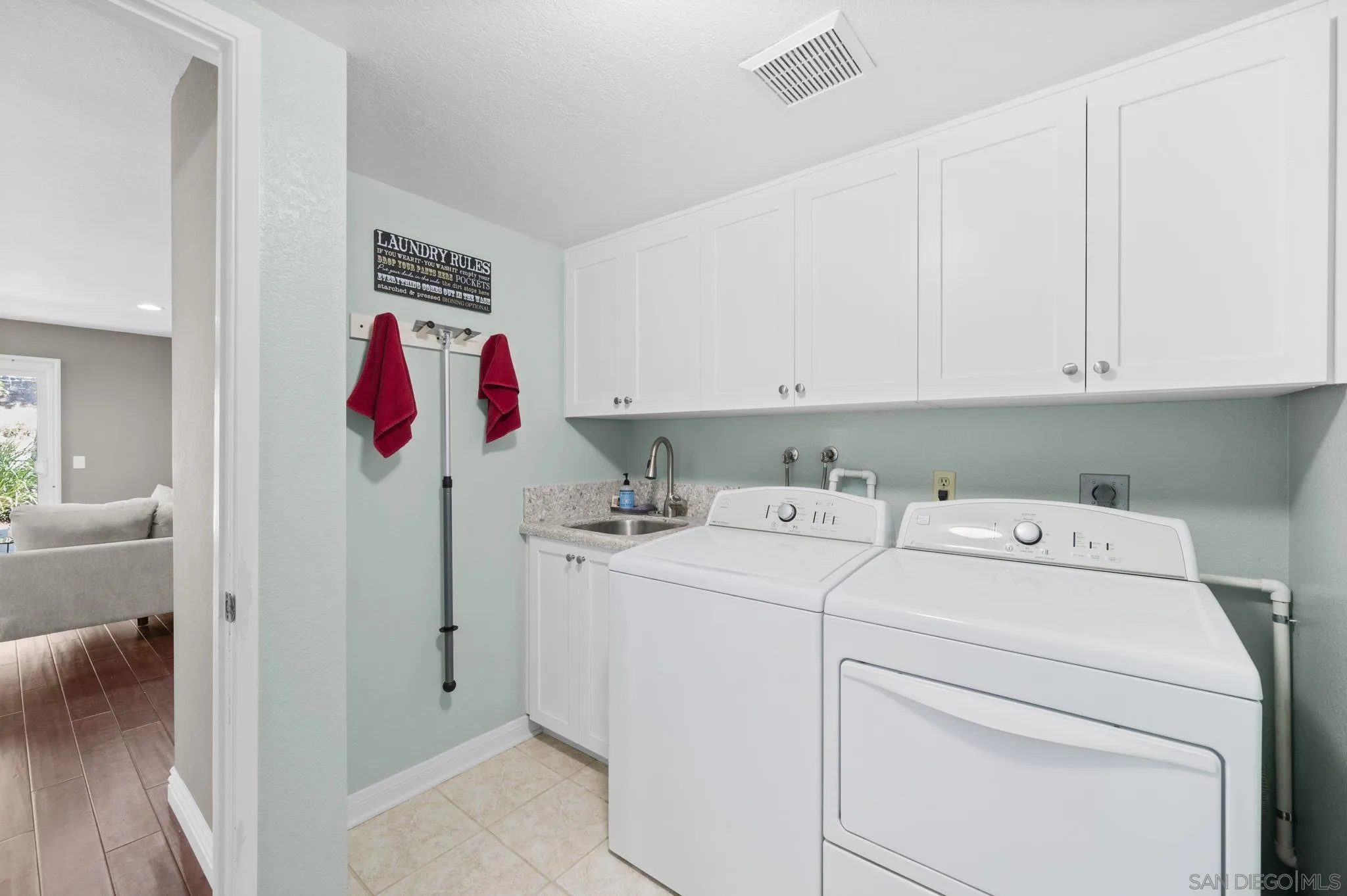 https://cdn.realtyfeed.com/cdn/127/250036688/c66de9ef9223d372c78eb0312982027d.webp