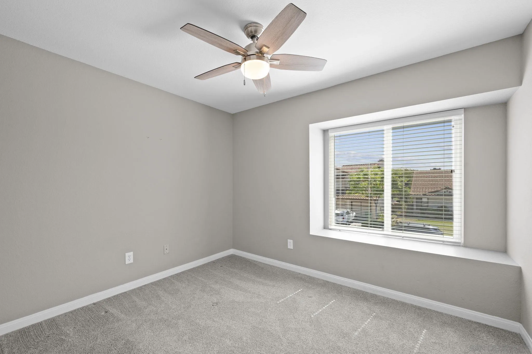 https://cdn.realtyfeed.com/cdn/127/250036688/db7f39f1d367df15b10af75b6adff1b5.webp
