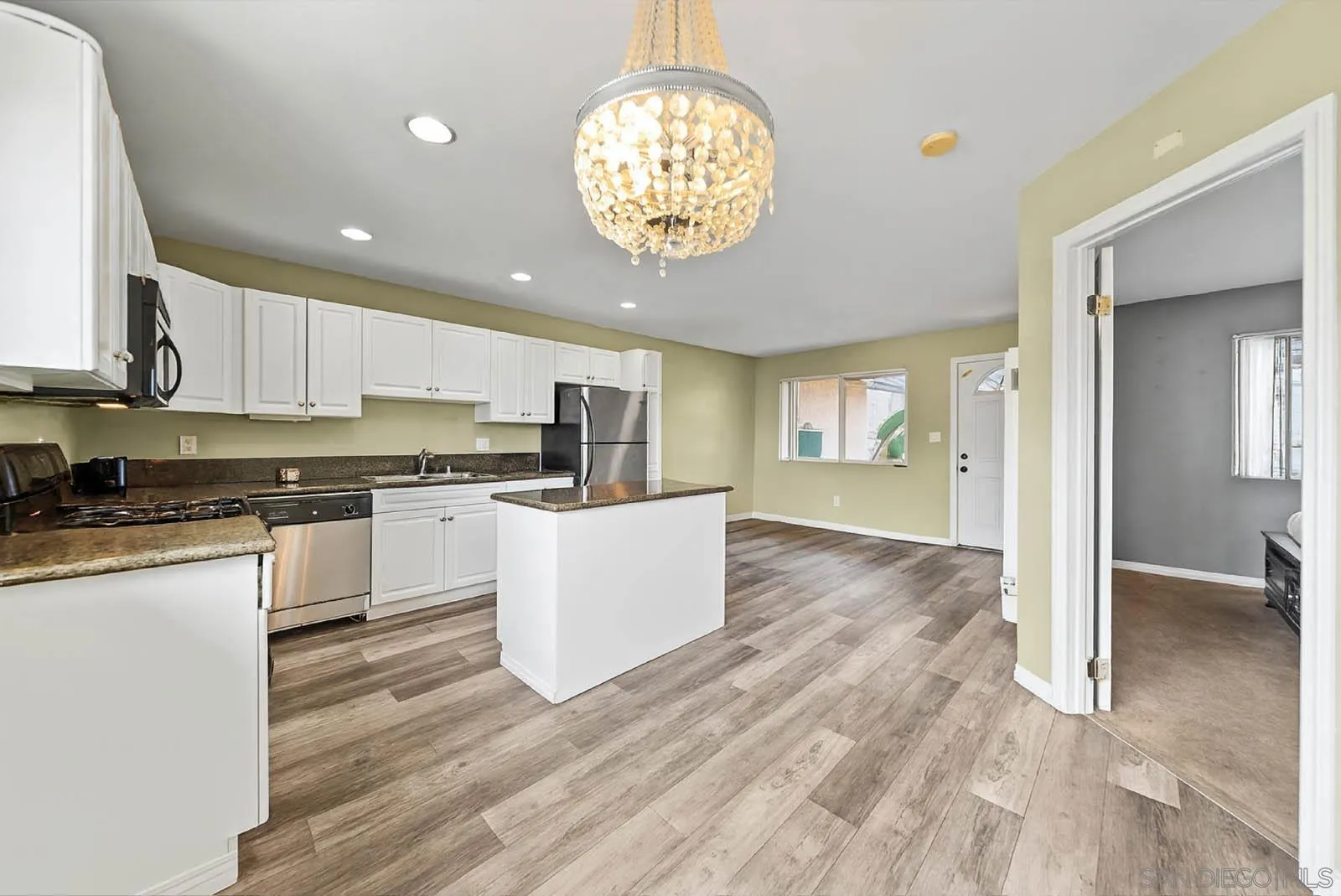https://cdn.realtyfeed.com/cdn/127/250036689/fccba98c638ed242a3562c73c0e04415.webp