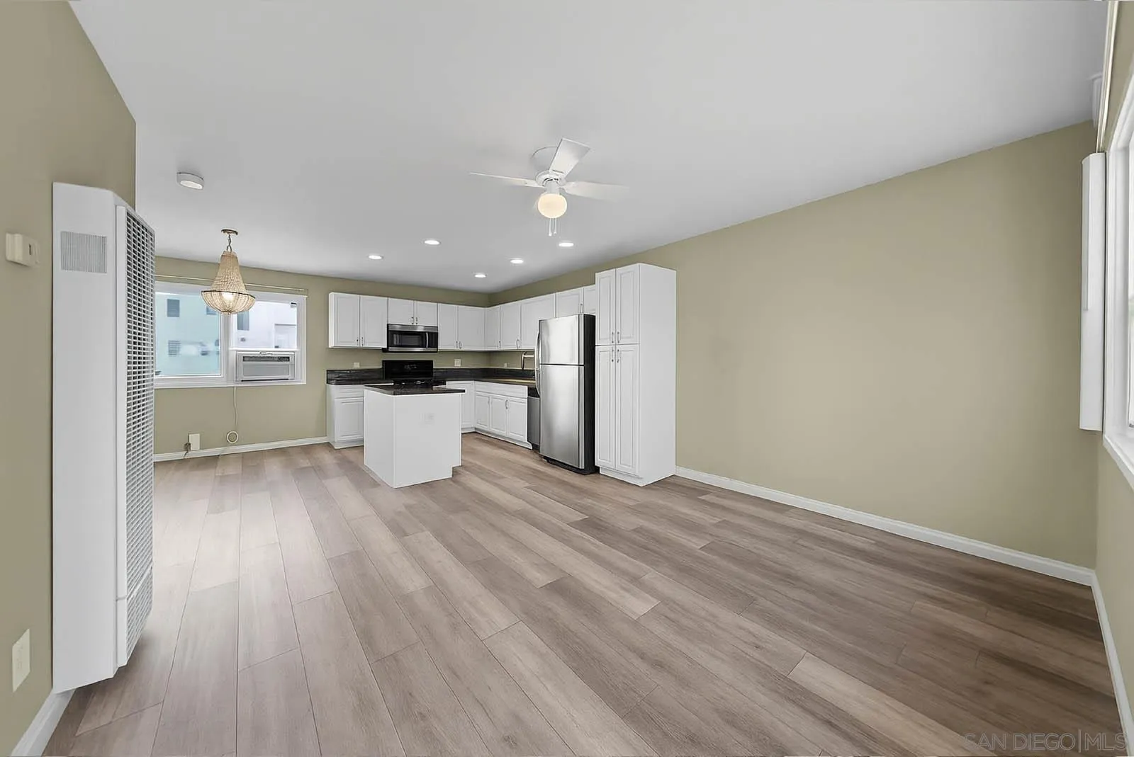 https://cdn.realtyfeed.com/cdn/127/250036689/fefac7a97dd9c800b5c13b6dd70529ff.webp