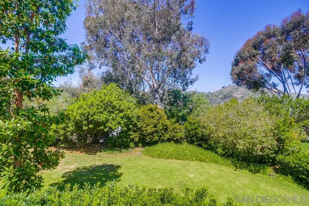 https://cdn.realtyfeed.com/cdn/127/250036690/2c83caad32d5597b11e5a4f7532d0079.webp