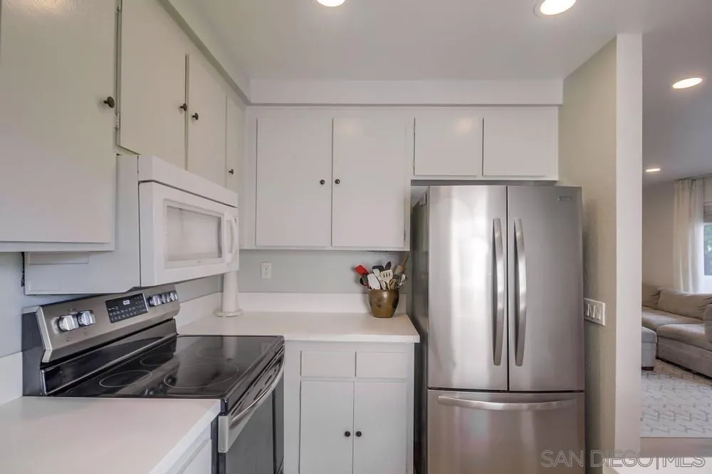 https://cdn.realtyfeed.com/cdn/127/250036690/c6a200f83c1ce0db74aa271df1e3c559.webp