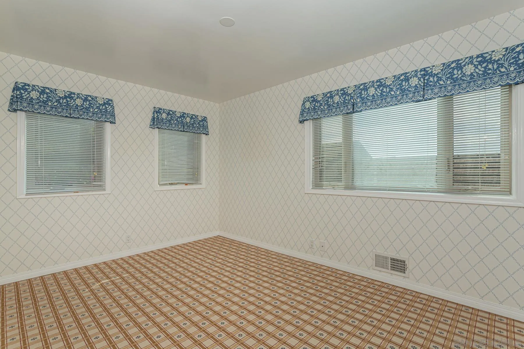 https://cdn.realtyfeed.com/cdn/127/250036694/008975325dea989927a923053ecf7b9d.webp