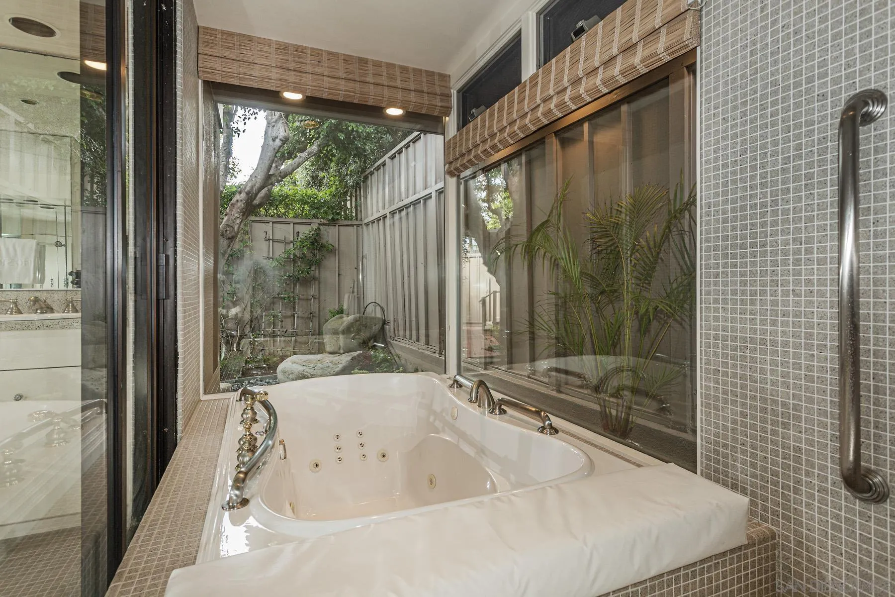 https://cdn.realtyfeed.com/cdn/127/250036694/244e1d10387765a69d6d755e488f8fc0.webp