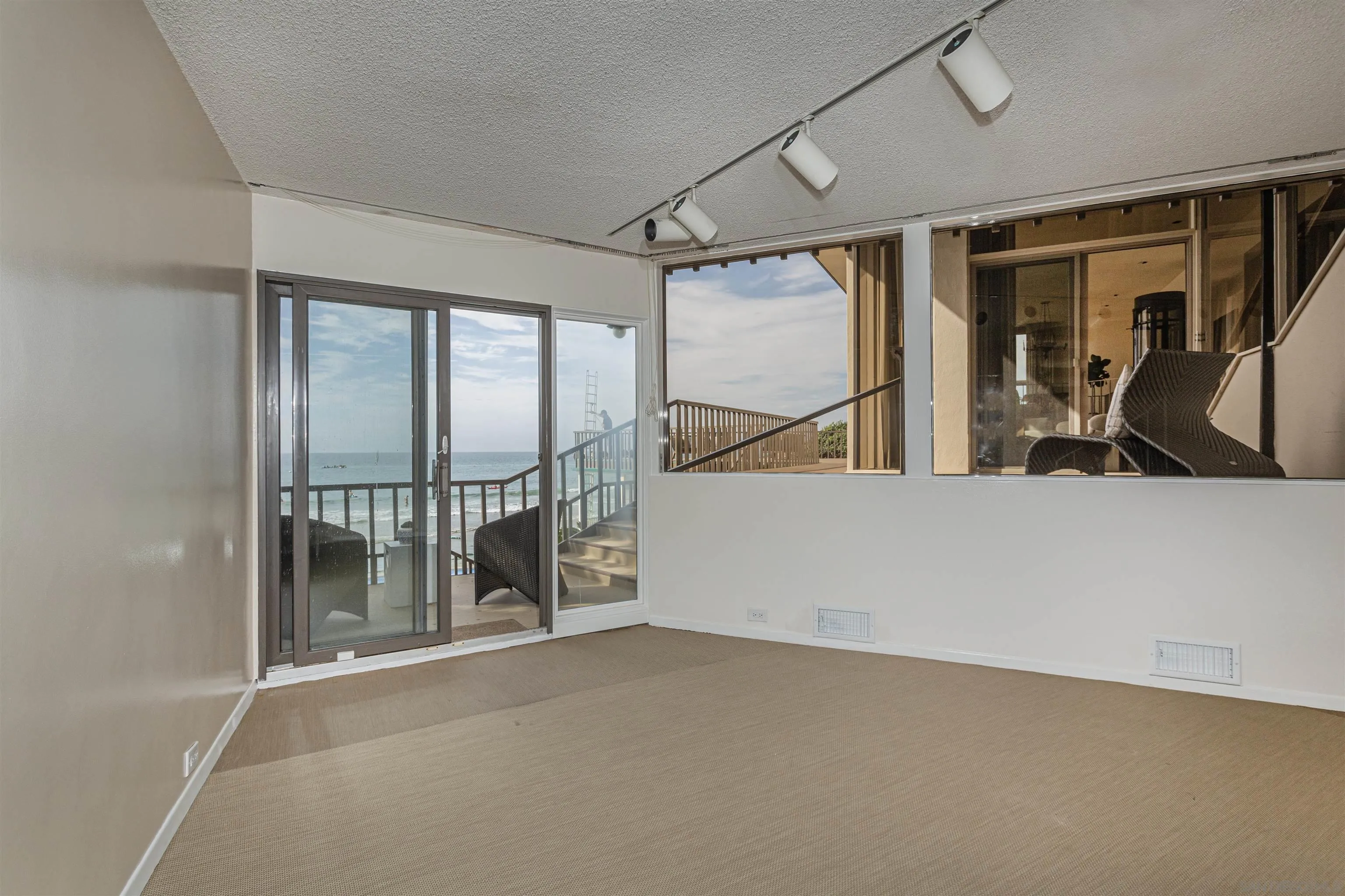 https://cdn.realtyfeed.com/cdn/127/250036694/332f821a0605a42aeba00741002332db.webp
