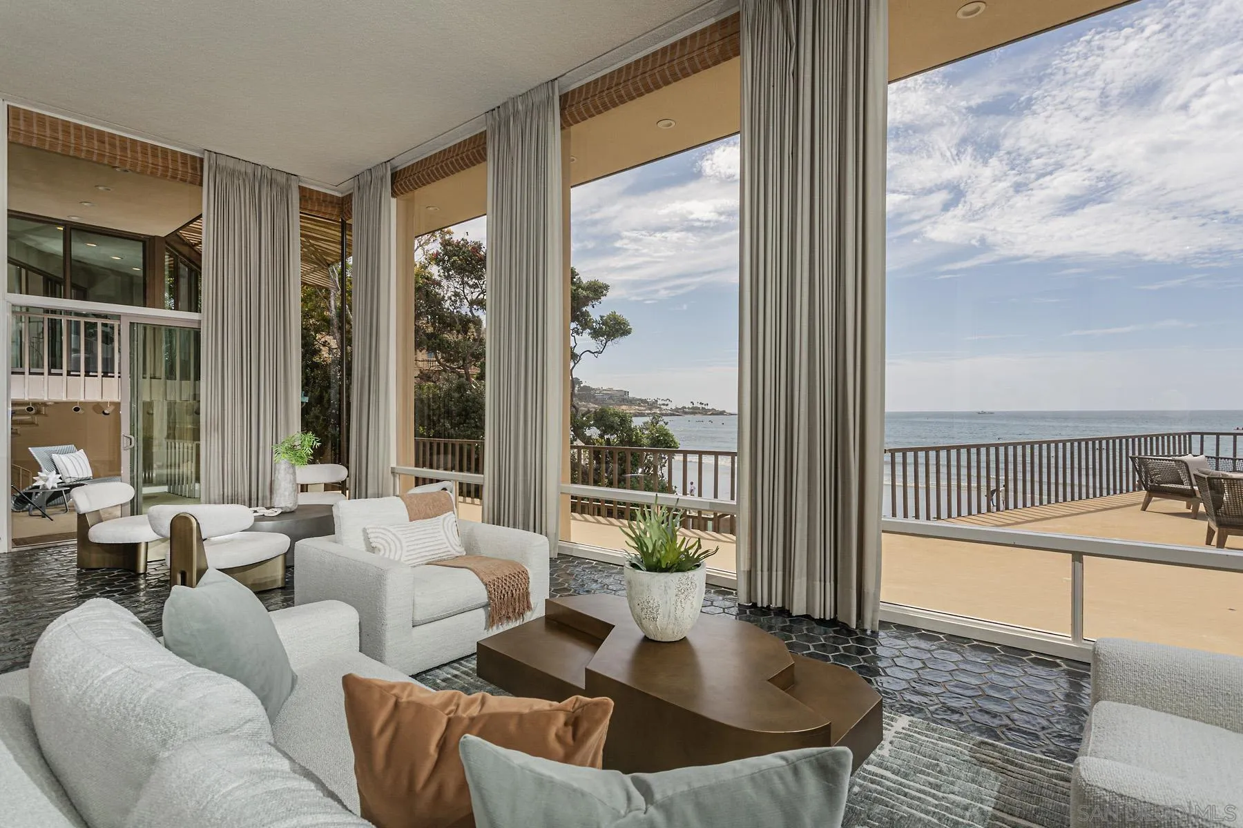 https://cdn.realtyfeed.com/cdn/127/250036694/d645c71d714539d268557fe98f390998.webp