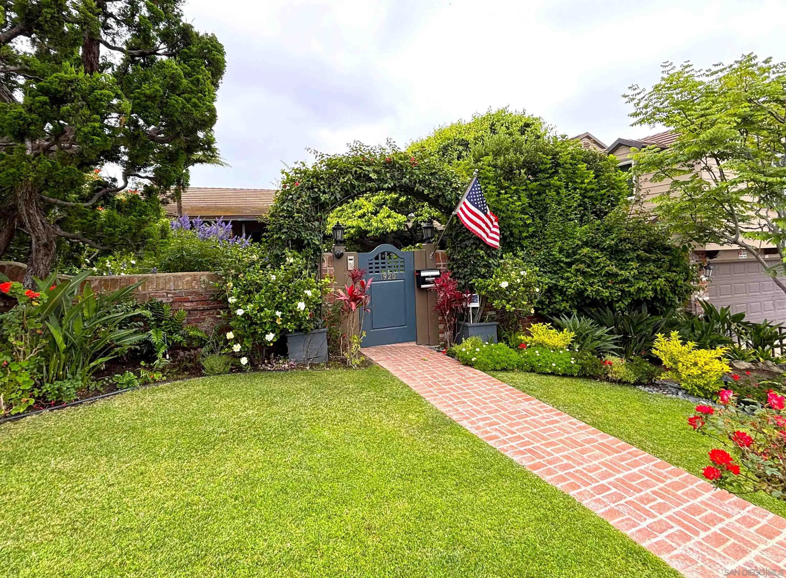 https://cdn.realtyfeed.com/cdn/127/250036694/da036fd3c66d9b0c6ce11b32d32779e2.webp