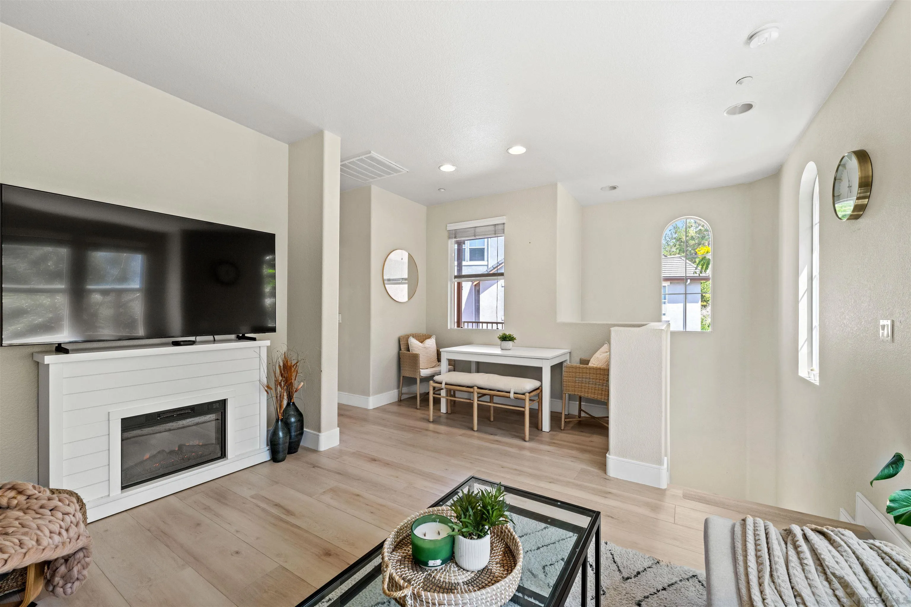 https://cdn.realtyfeed.com/cdn/127/250036699/03f5089a973c9388f0a1175964bb872d.webp