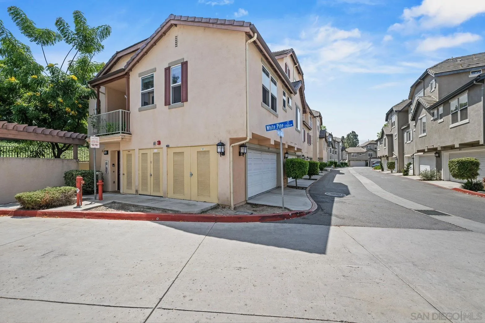 https://cdn.realtyfeed.com/cdn/127/250036699/736ffbc1407717027204f6ed97858192.webp