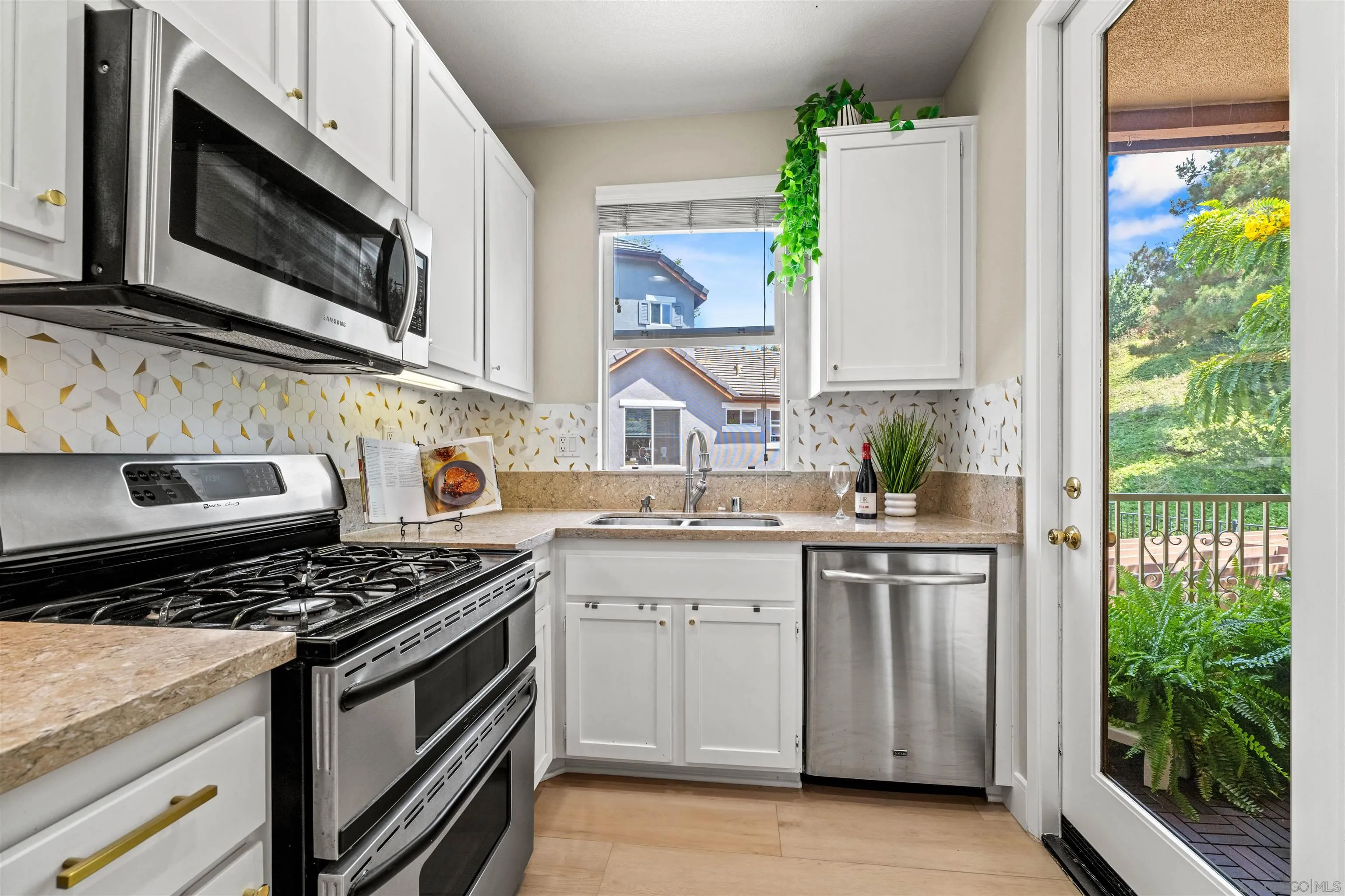 https://cdn.realtyfeed.com/cdn/127/250036699/df8df6305430102255f9f3bc08307896.webp
