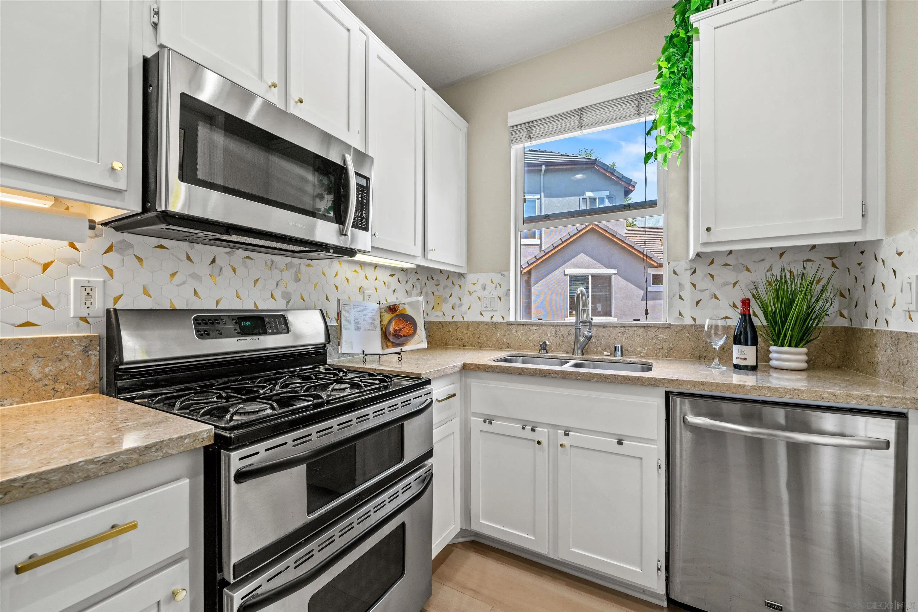 https://cdn.realtyfeed.com/cdn/127/250036699/e07cff58c7b6747f51a12e2e1beeb336.webp