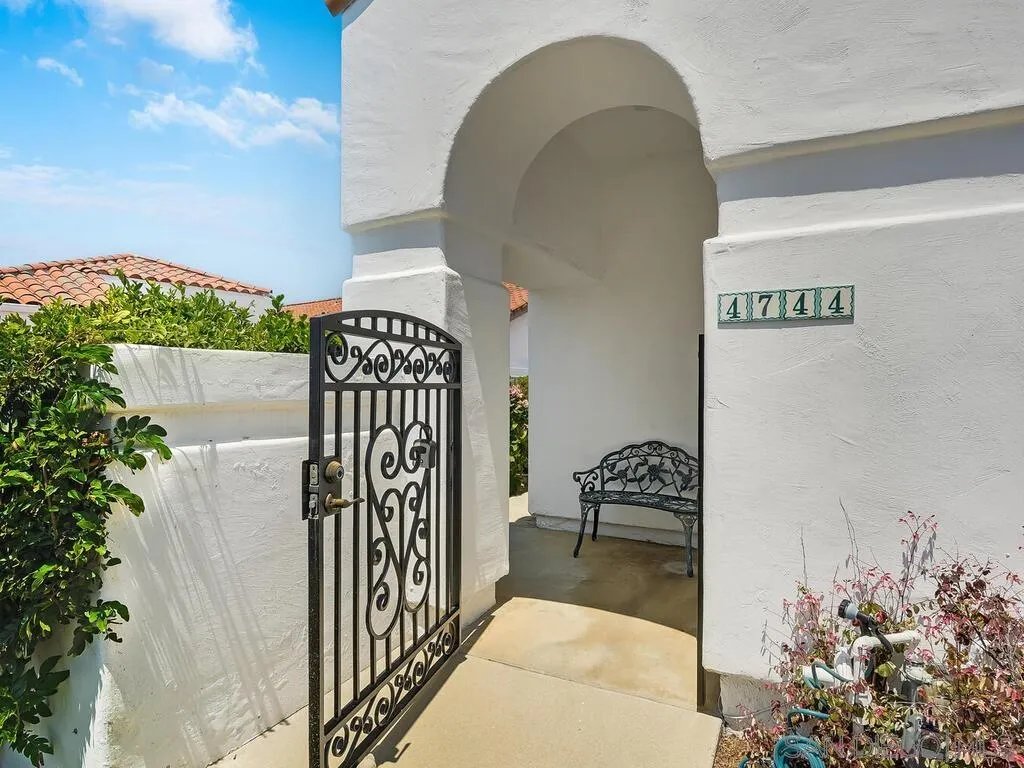 https://cdn.realtyfeed.com/cdn/127/250036703/3ae34a1bb542a89e655981dada0b24b8.webp