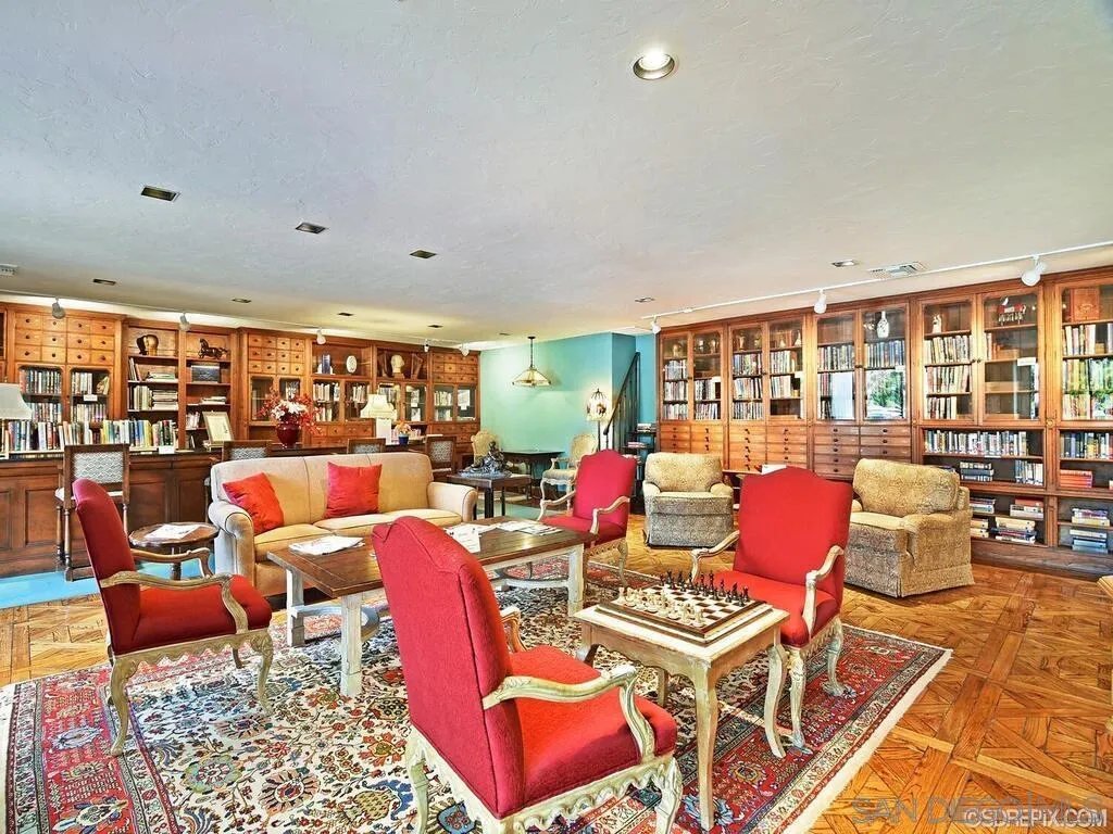 https://cdn.realtyfeed.com/cdn/127/250036703/61d2d866fa9f138cda957bf8249d7b65.webp