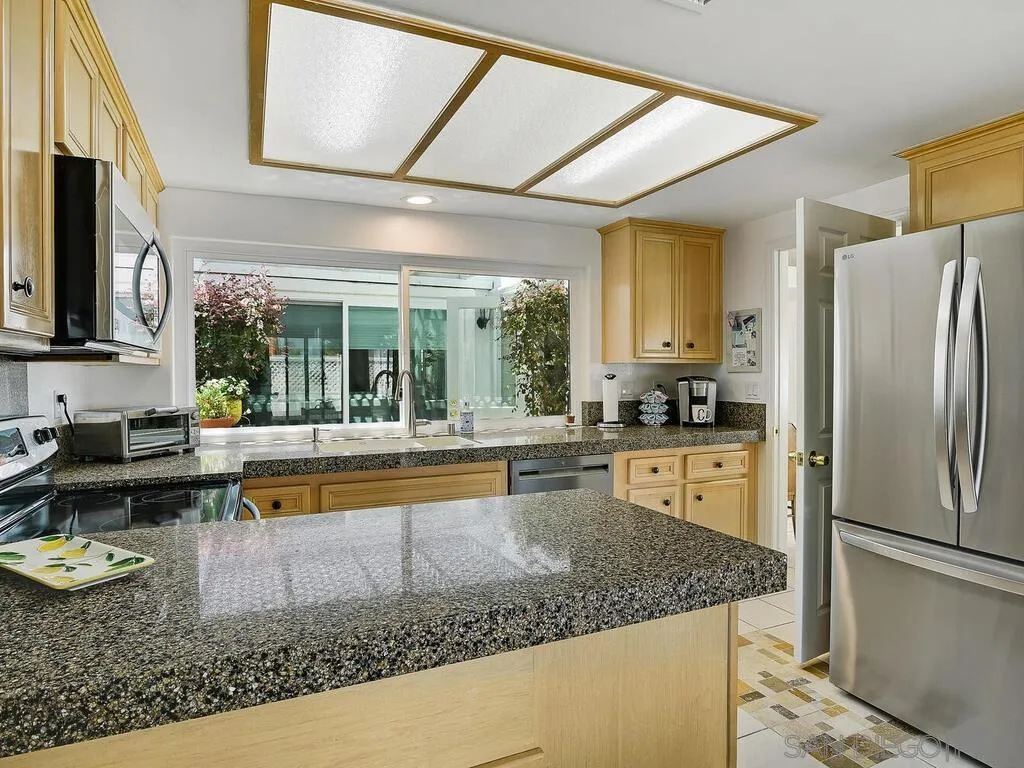 https://cdn.realtyfeed.com/cdn/127/250036703/a6a59b641036929ddc7af3e3201cfdbe.webp