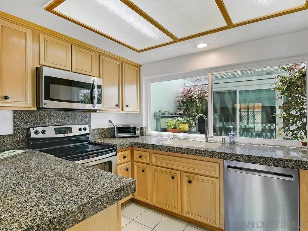 https://cdn.realtyfeed.com/cdn/127/250036703/da49de723a7f9a86482ad9e68ea48e6d.webp