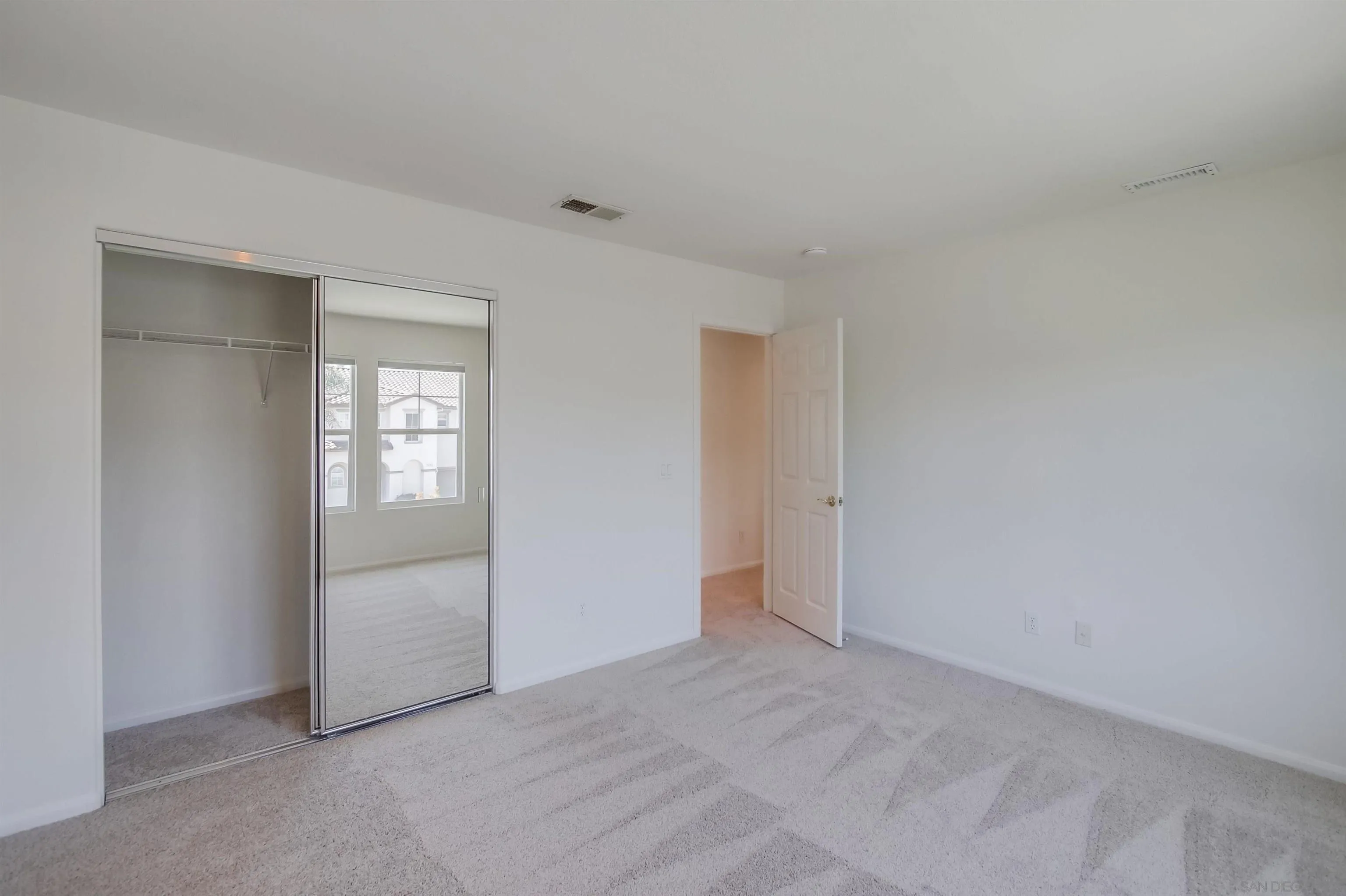 https://cdn.realtyfeed.com/cdn/127/250036704/1f97125171c1d47c1700f66e016b992f.webp