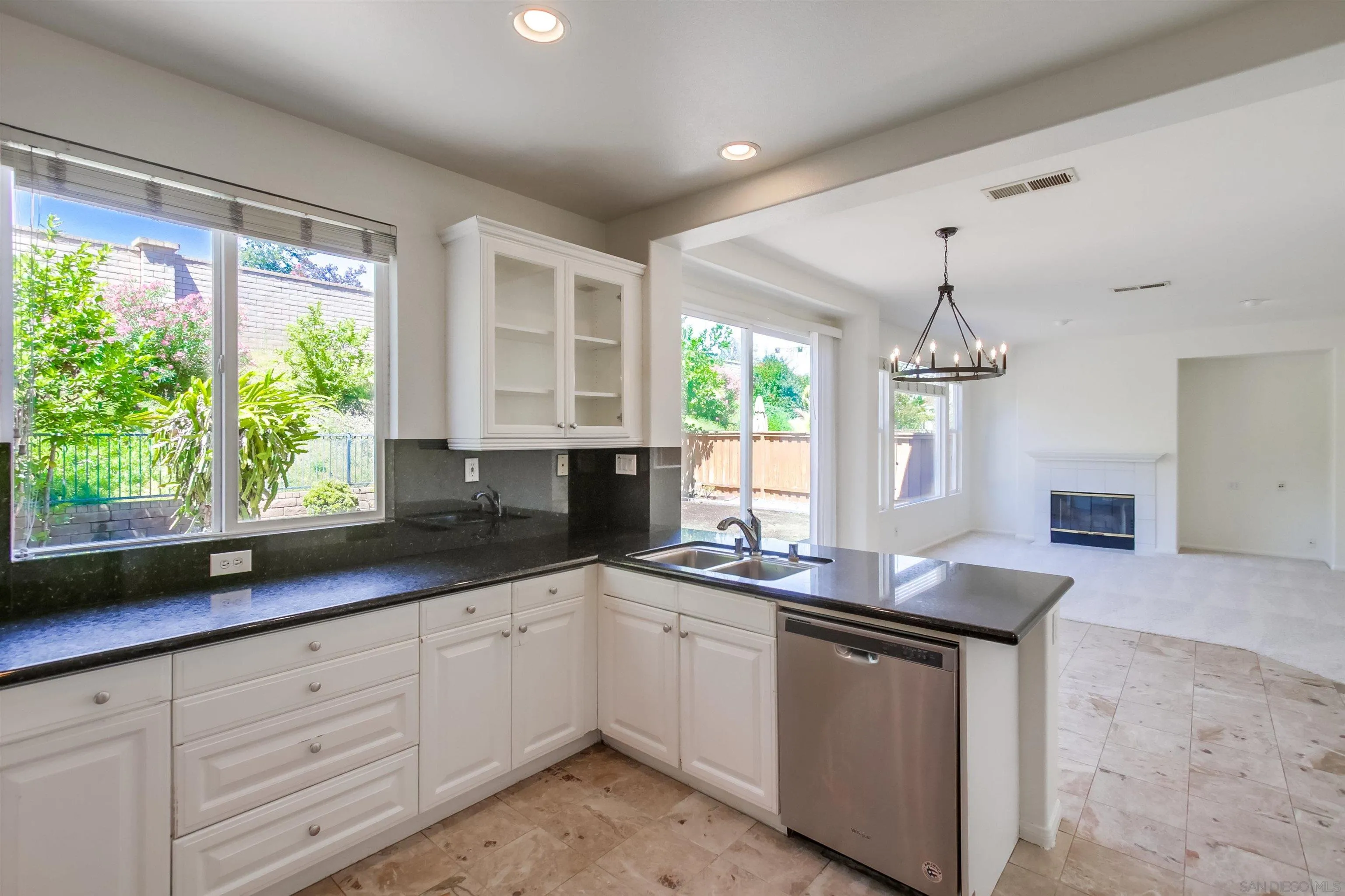 https://cdn.realtyfeed.com/cdn/127/250036704/24dff9f151d6d09f581c6c237a04a1b8.webp