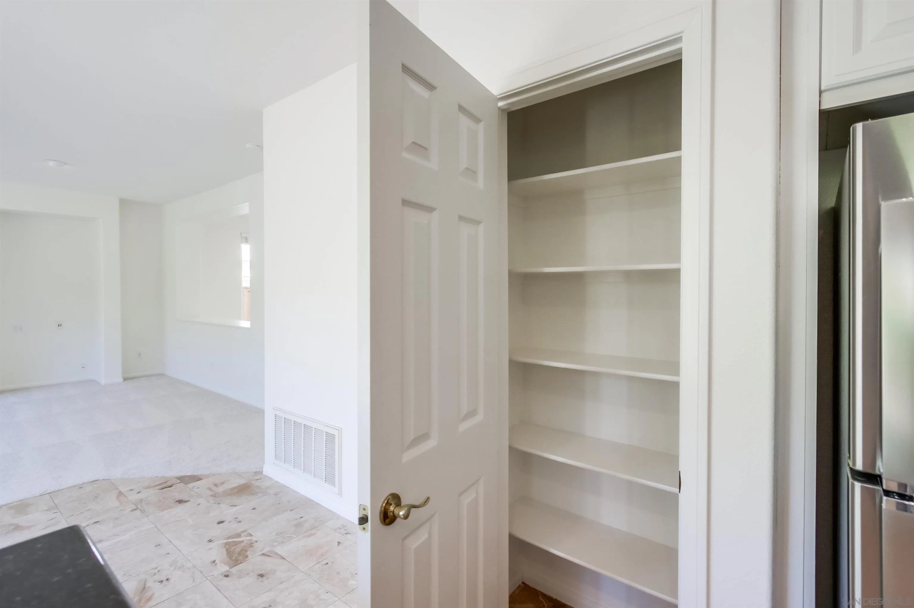 https://cdn.realtyfeed.com/cdn/127/250036704/84dab76cfa2f10ec57a2213490db1702.webp