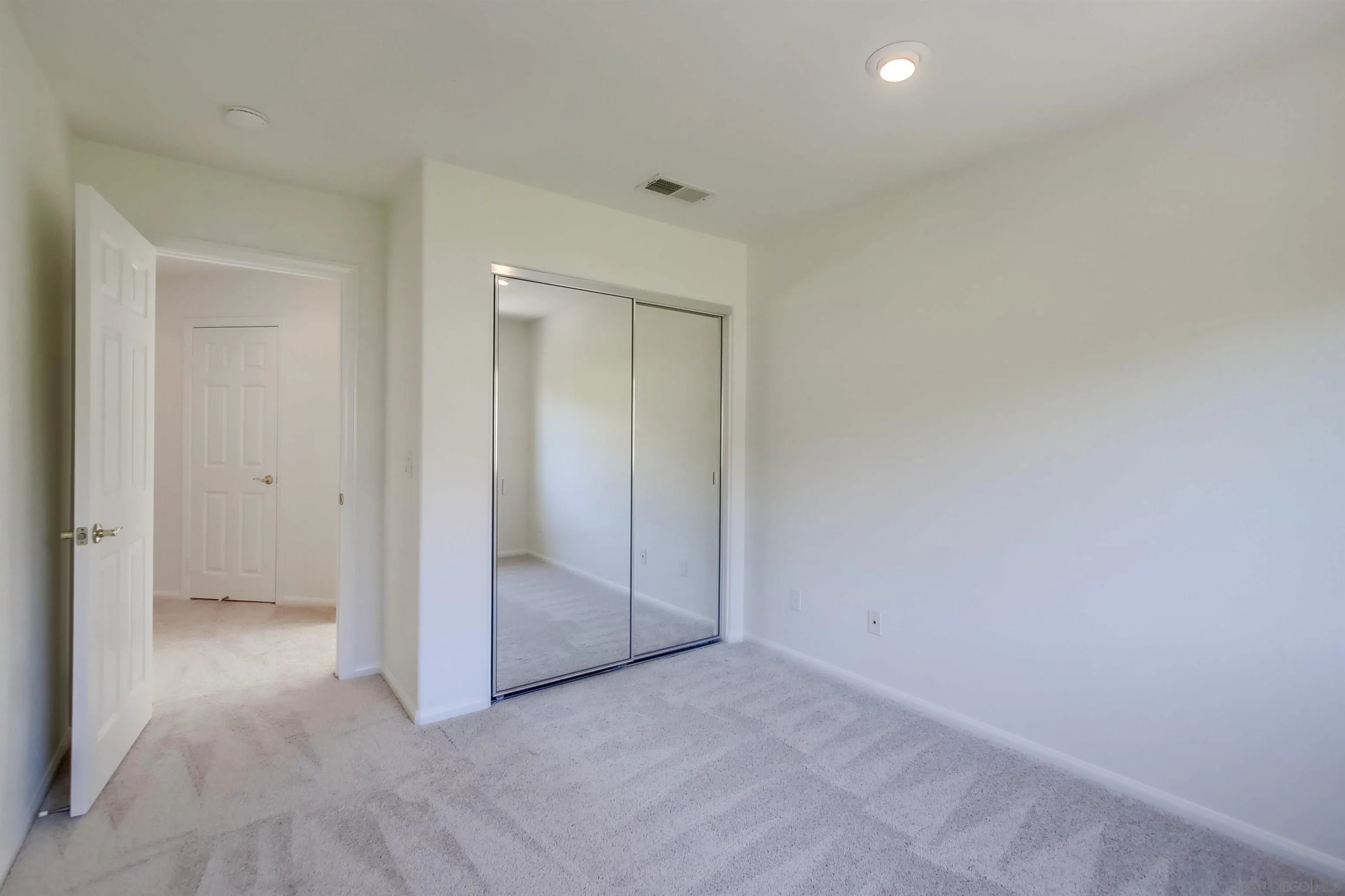 https://cdn.realtyfeed.com/cdn/127/250036704/b0463040639b9cc25ab7ed0dc98378bf.webp