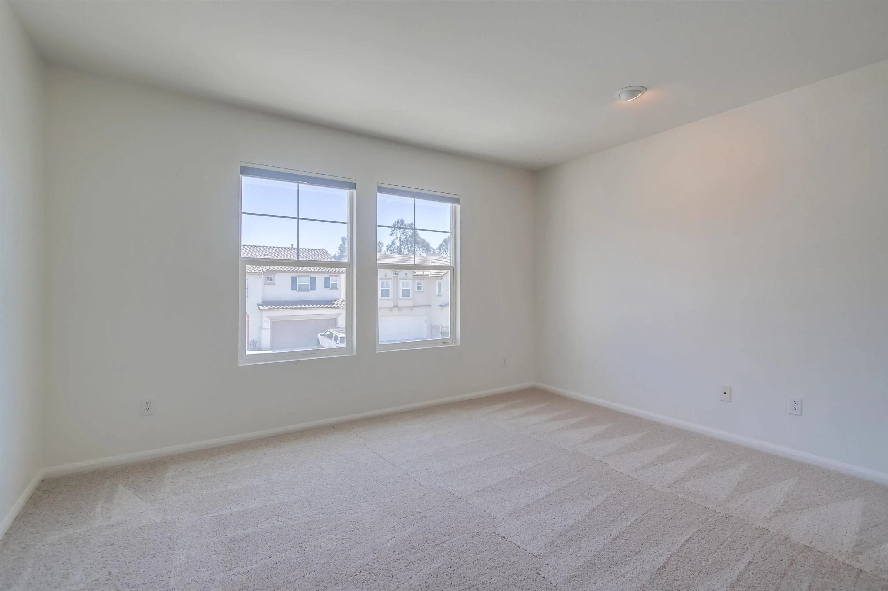 https://cdn.realtyfeed.com/cdn/127/250036704/bdde81f1bacedfcce268aa2f2b8903ae.webp