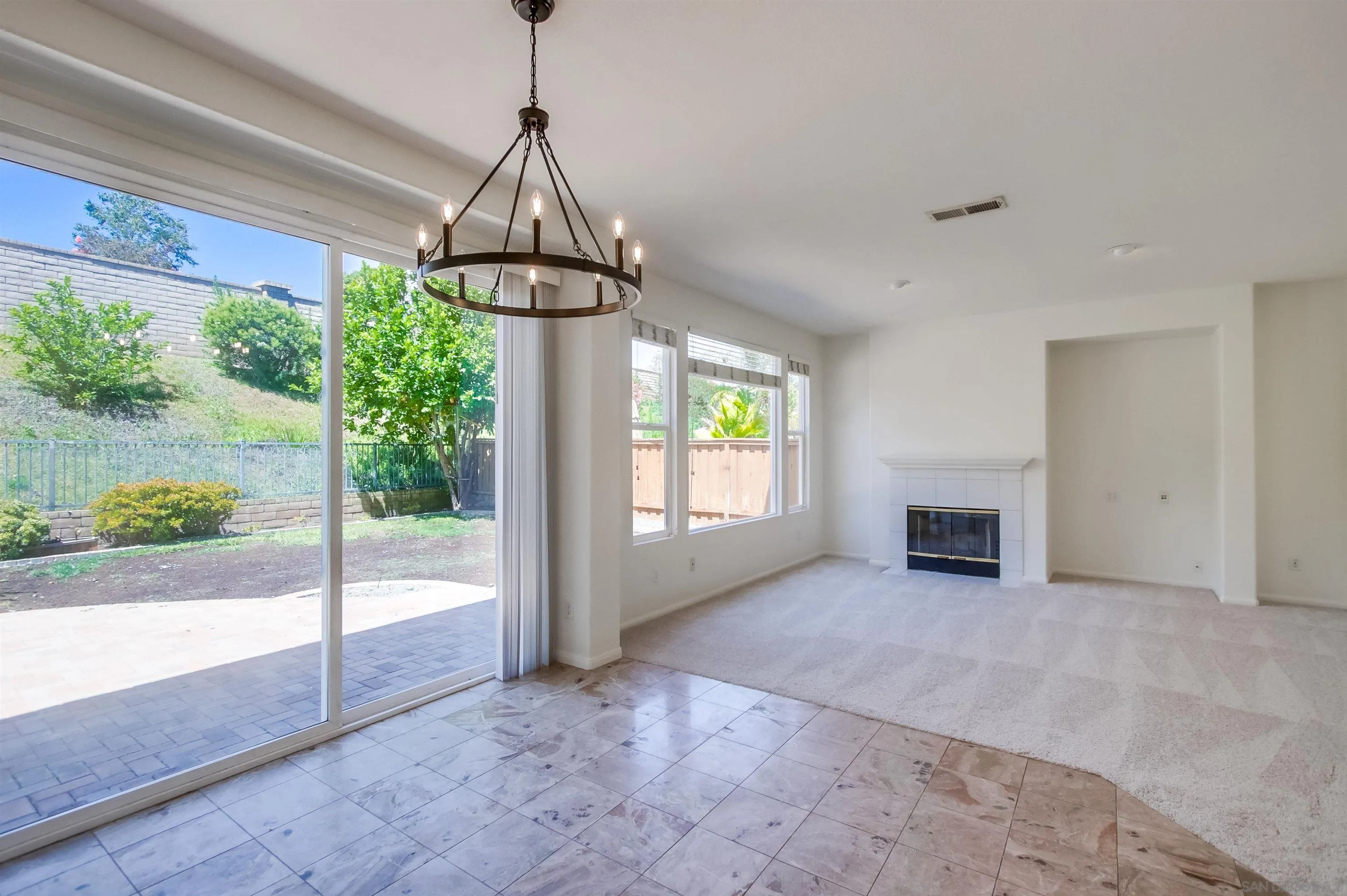 https://cdn.realtyfeed.com/cdn/127/250036704/c3c40c8c53cefe9d02ec2235dc599936.webp