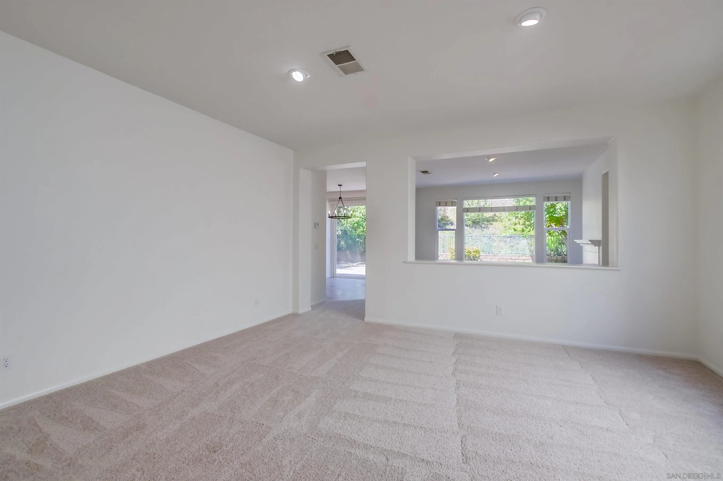 https://cdn.realtyfeed.com/cdn/127/250036704/cb8d5033f47001a3d26379895125597e.webp