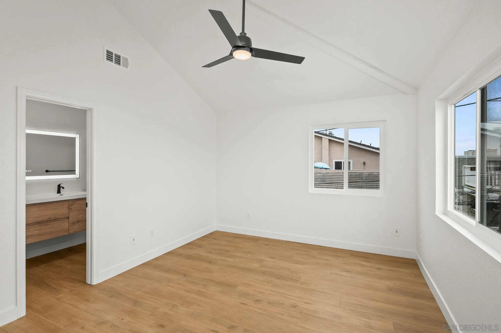 https://cdn.realtyfeed.com/cdn/127/250036706/06e9f7d94daea1baa1958374dd0f8d9f.webp