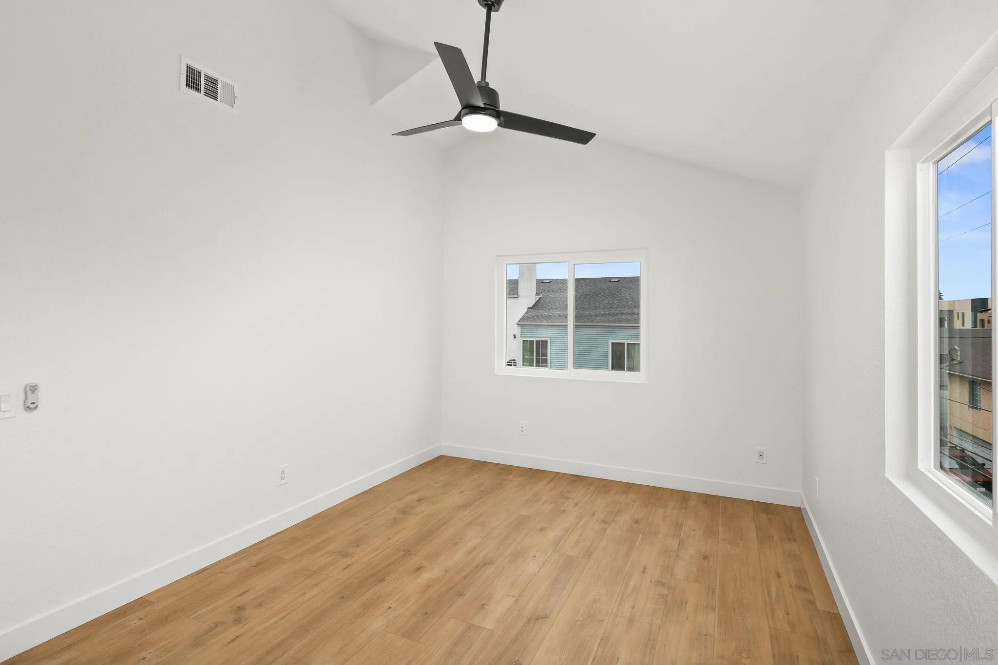 https://cdn.realtyfeed.com/cdn/127/250036706/c712f619083b9ed5d770931cc0336530.webp