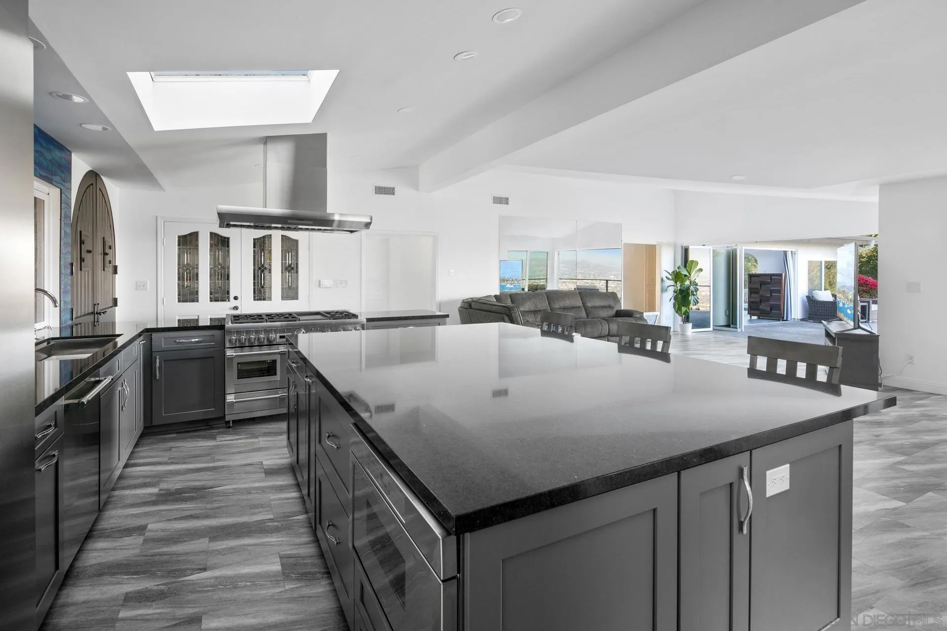 https://cdn.realtyfeed.com/cdn/127/250036707/01a84f5c87cb88a5284dd3ed8ced403f.webp