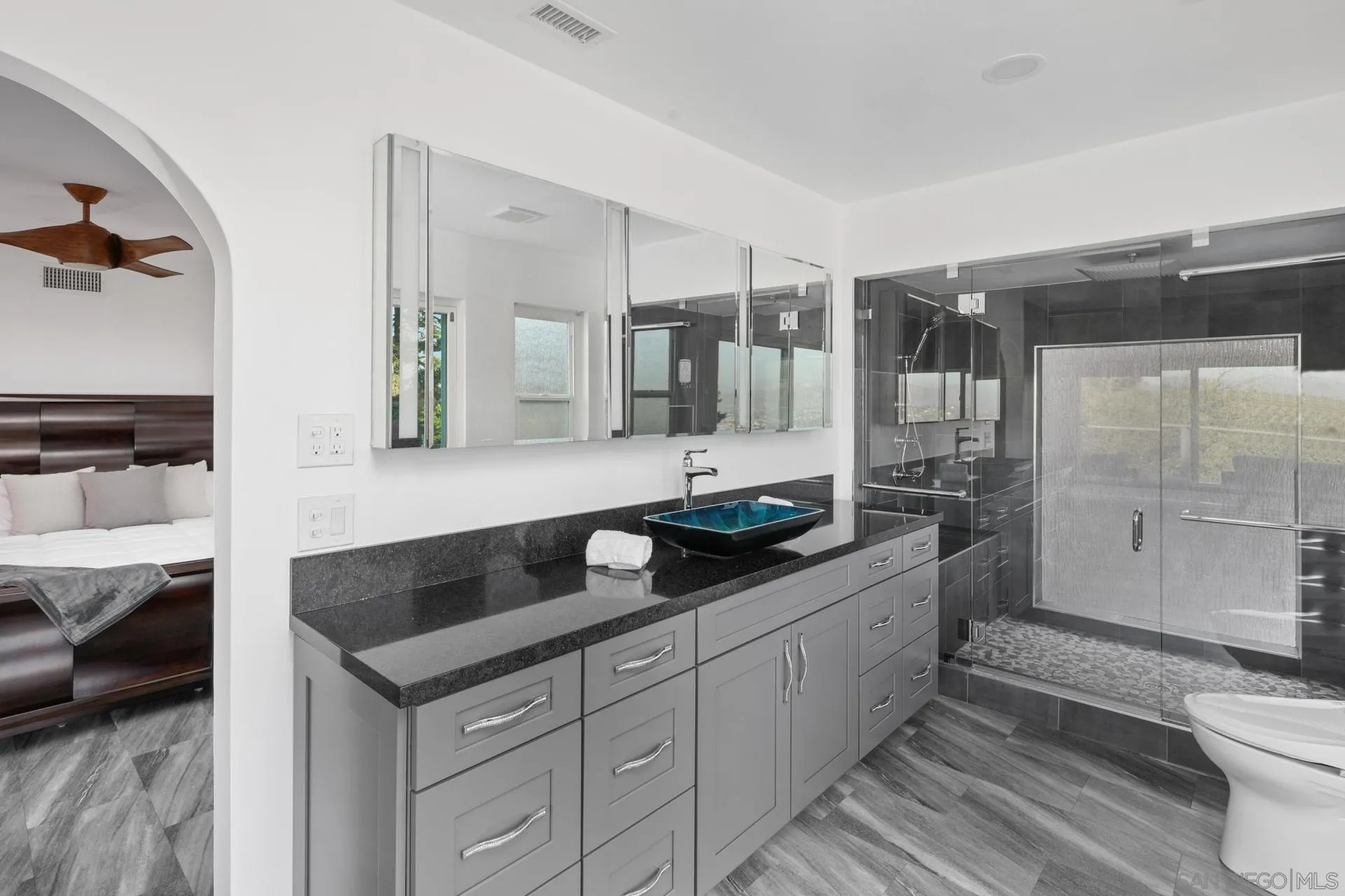 https://cdn.realtyfeed.com/cdn/127/250036707/0571f2b9ed3ede195f34d16bdf92052e.webp