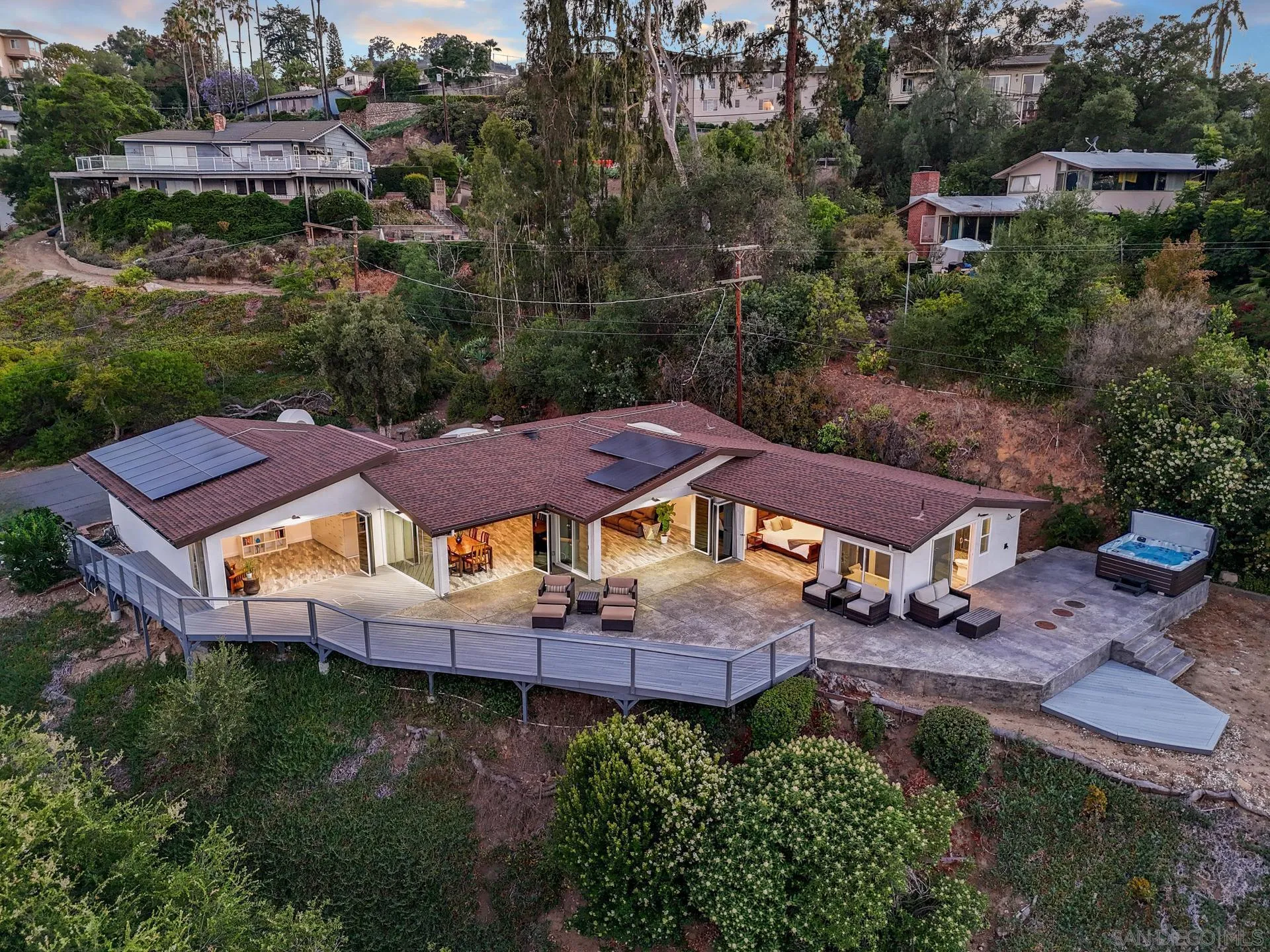 https://cdn.realtyfeed.com/cdn/127/250036707/11a9d0bcb6cf2838213400c1395e488e.webp