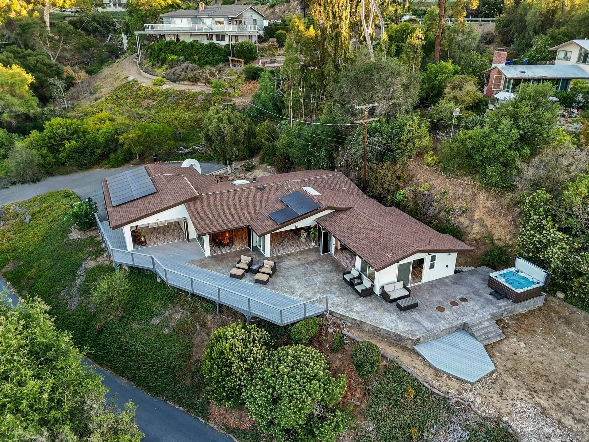 https://cdn.realtyfeed.com/cdn/127/250036707/175054b009e1d37a18064642b0d62d84.webp