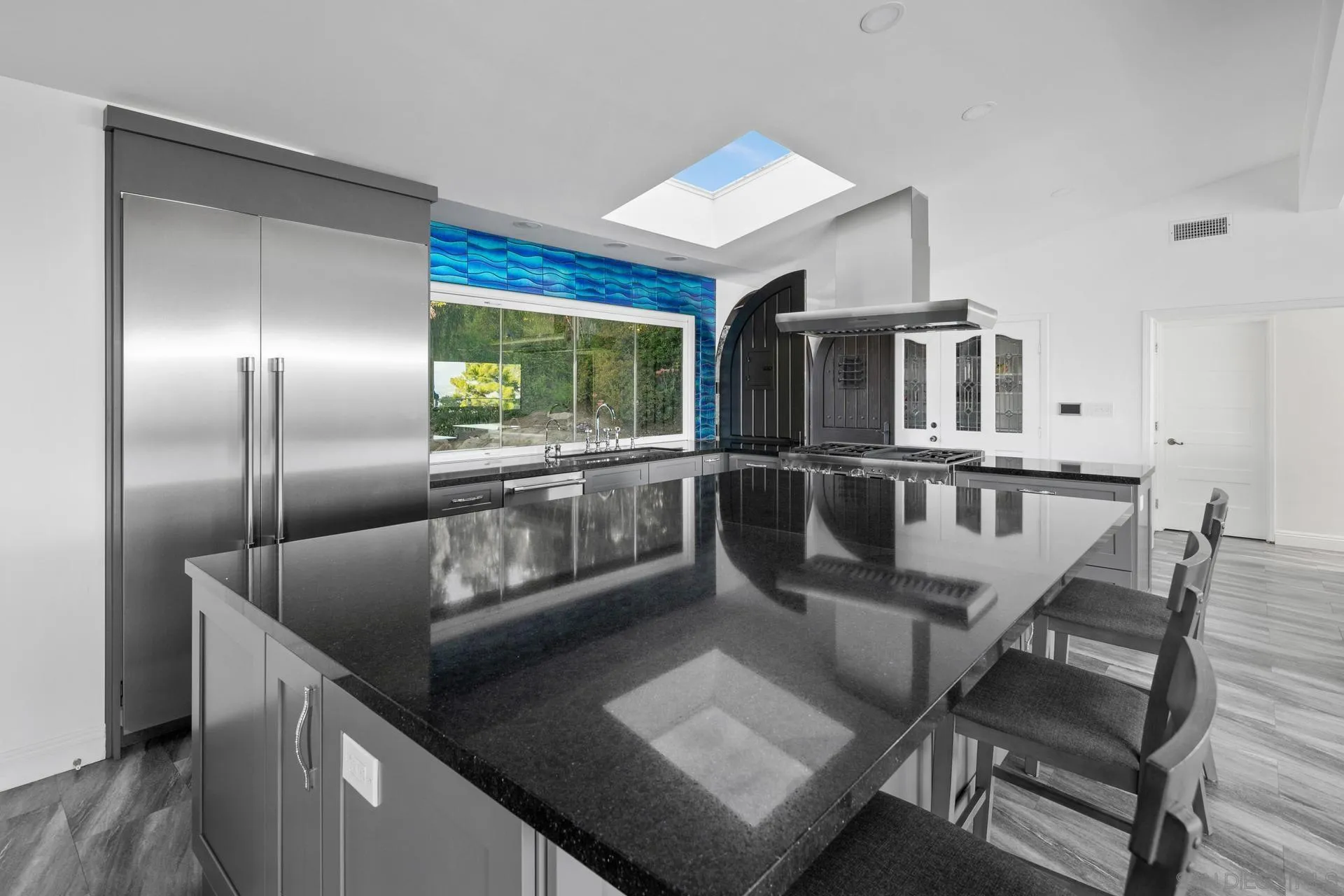 https://cdn.realtyfeed.com/cdn/127/250036707/23fa35abe82bdcd809d855cc04e04424.webp
