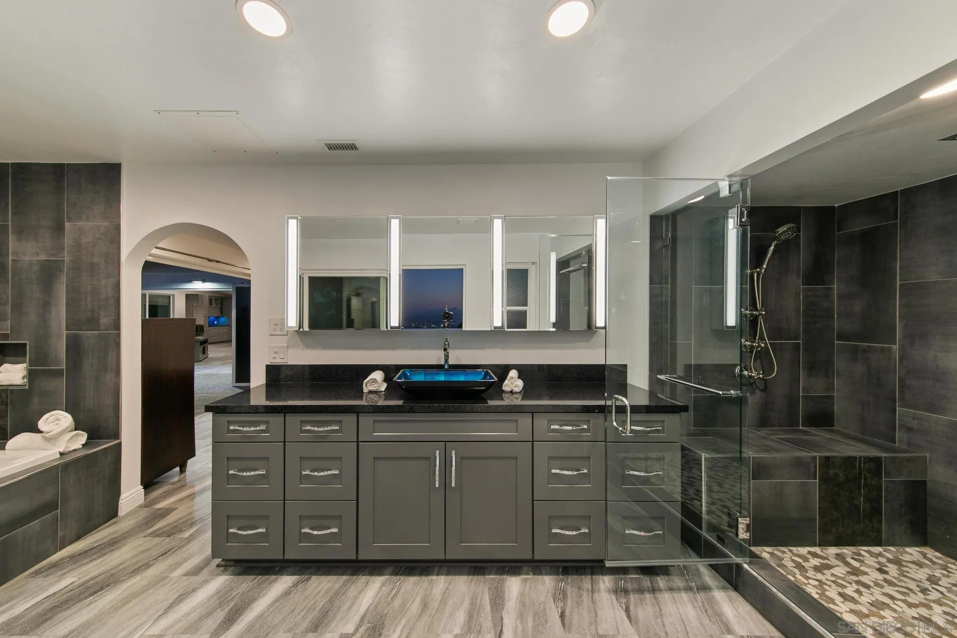 https://cdn.realtyfeed.com/cdn/127/250036707/2cef8250f8fcba893e7ed997a86d0186.webp