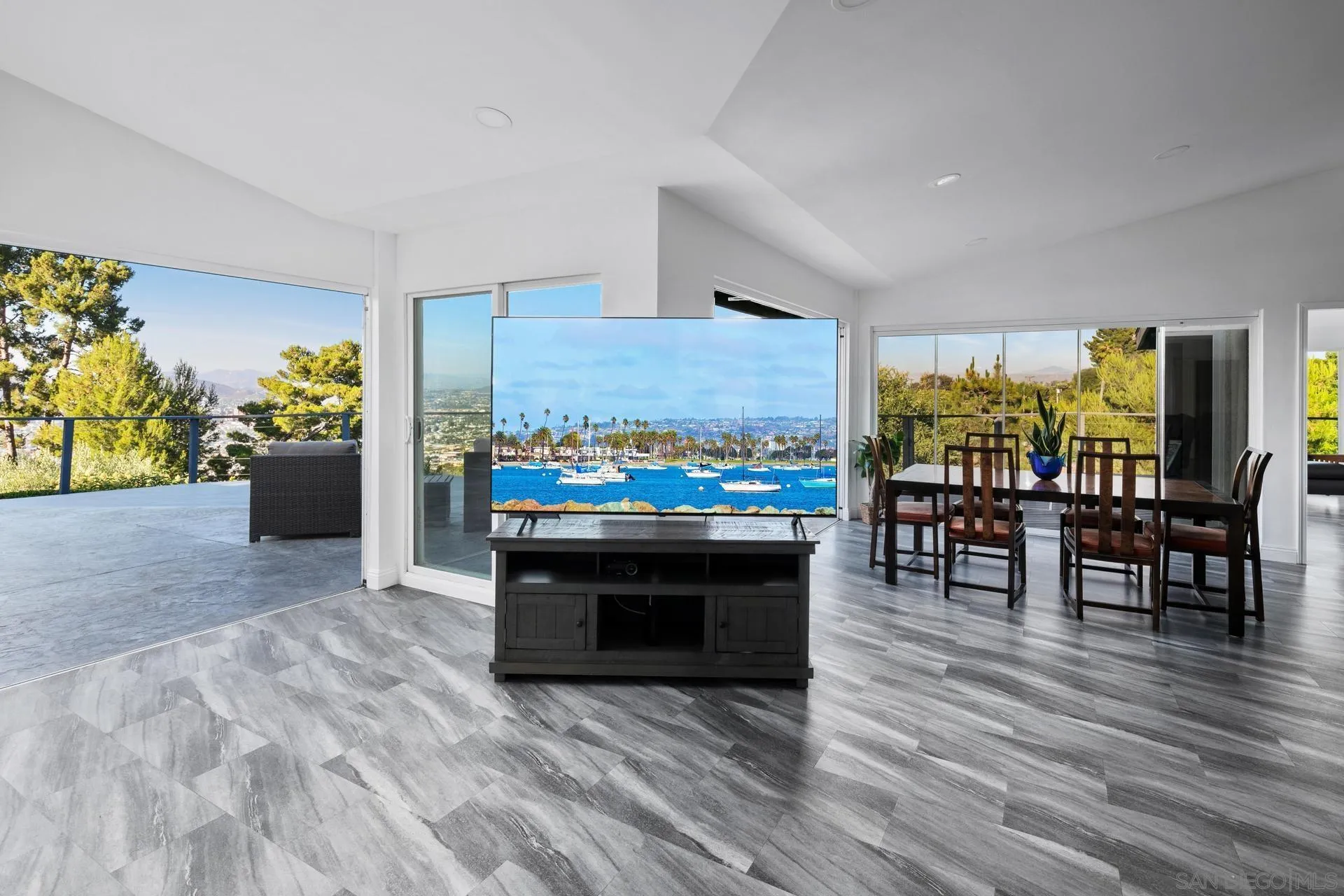 https://cdn.realtyfeed.com/cdn/127/250036707/2d2edfa5548c6ee185ee54559eae1dcc.webp