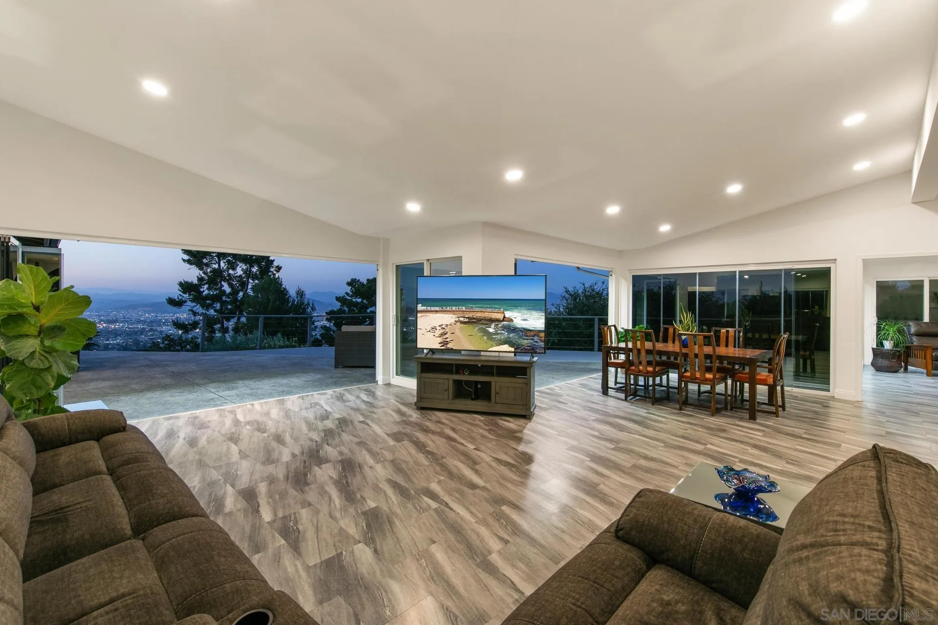 https://cdn.realtyfeed.com/cdn/127/250036707/3de8cb75ec0490334de7621c5d6ed97c.webp