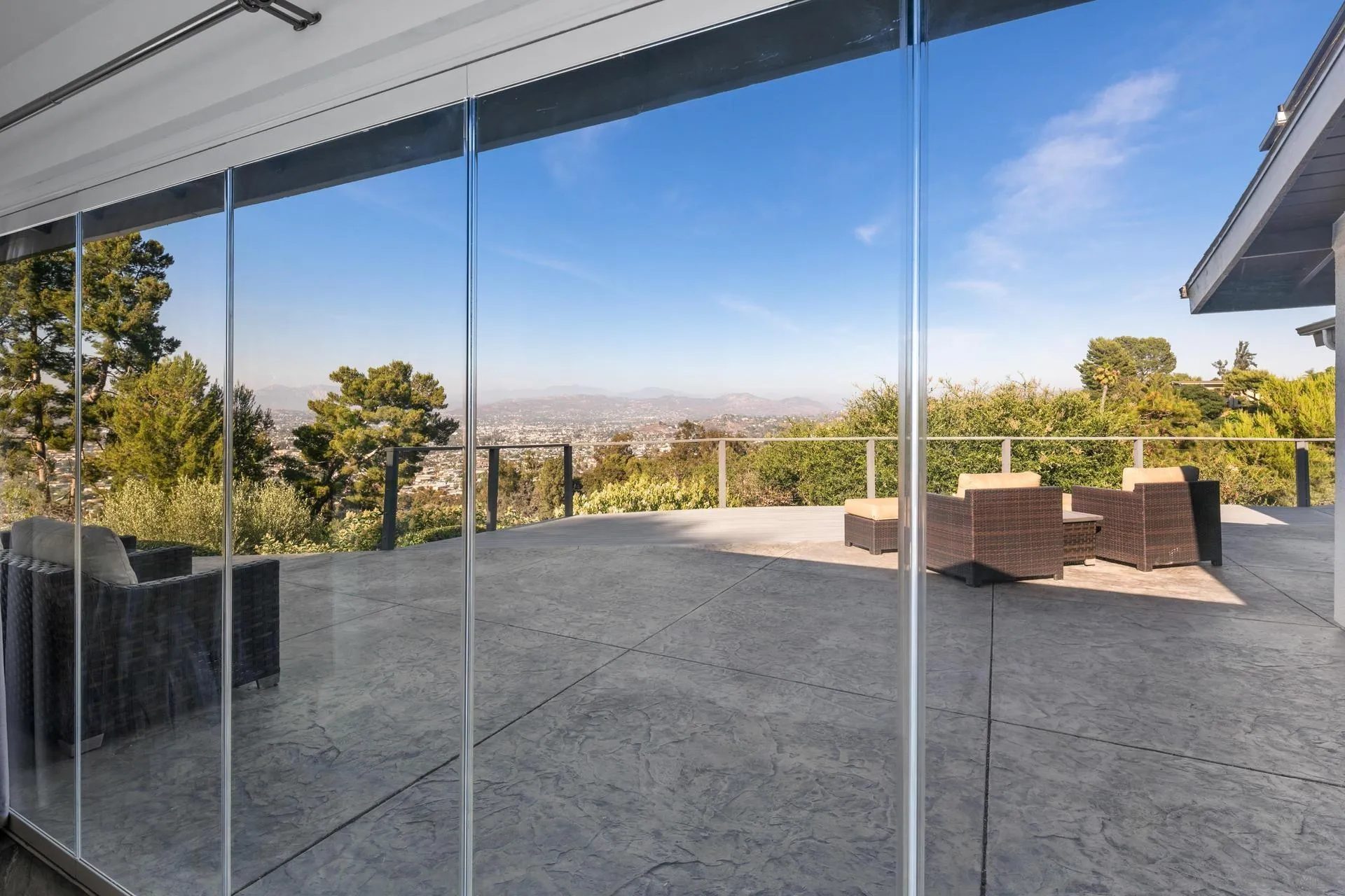 https://cdn.realtyfeed.com/cdn/127/250036707/5a1c2ee05ad258309474abda43794dbb.webp