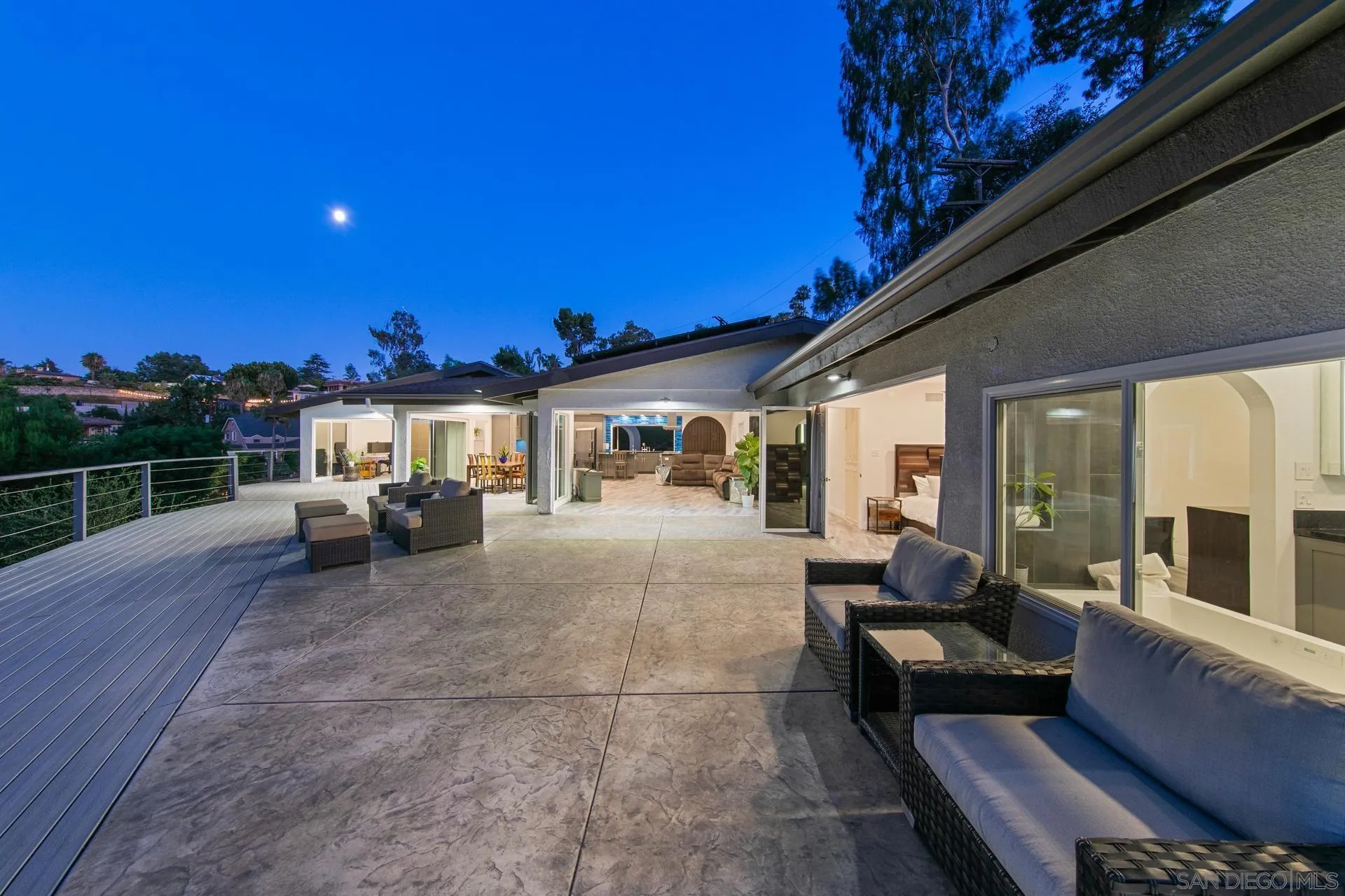 https://cdn.realtyfeed.com/cdn/127/250036707/6aa02cbbcd25e97857333860e8fab397.webp