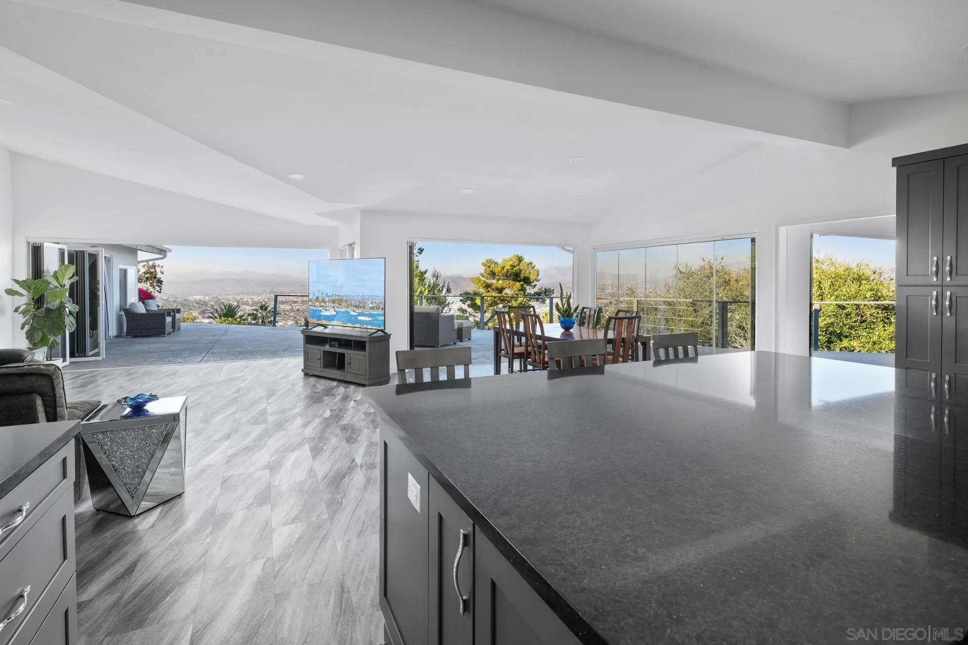 https://cdn.realtyfeed.com/cdn/127/250036707/824d53da38465a42f5896ca706b30e4a.webp