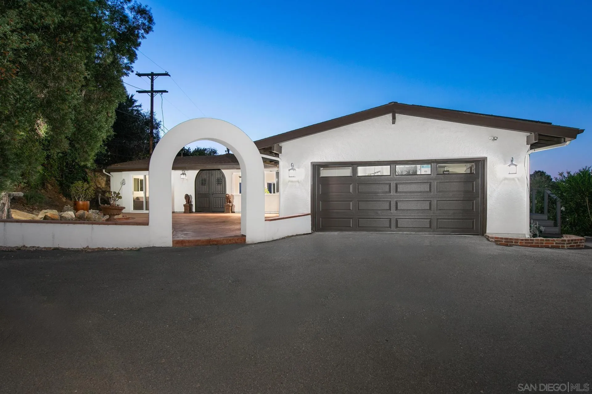 https://cdn.realtyfeed.com/cdn/127/250036707/868cf441fe2e8f3d469ae75b961c9d0c.webp