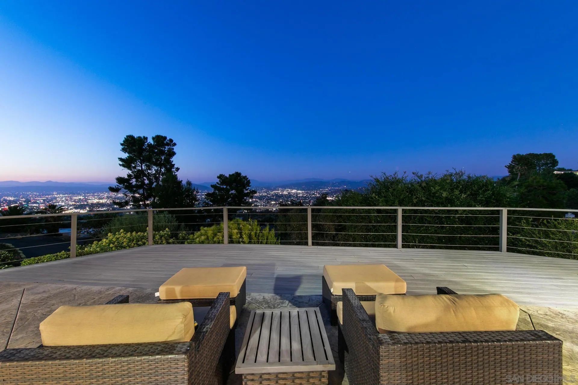 https://cdn.realtyfeed.com/cdn/127/250036707/8f3ff7482bb249229c30be5c6ad3f741.webp