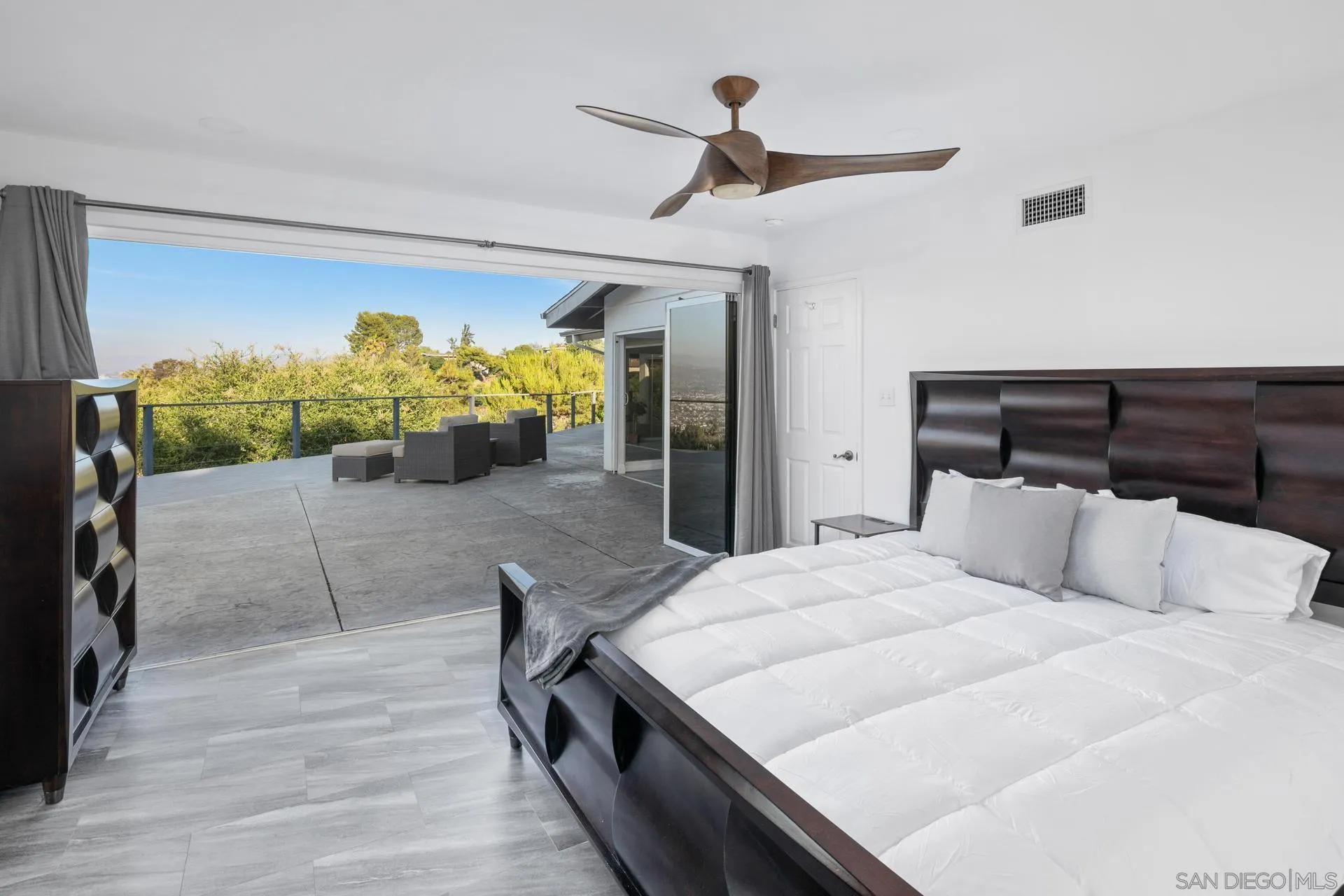 https://cdn.realtyfeed.com/cdn/127/250036707/906d7e5c848d59f9195d23e494013a2c.webp