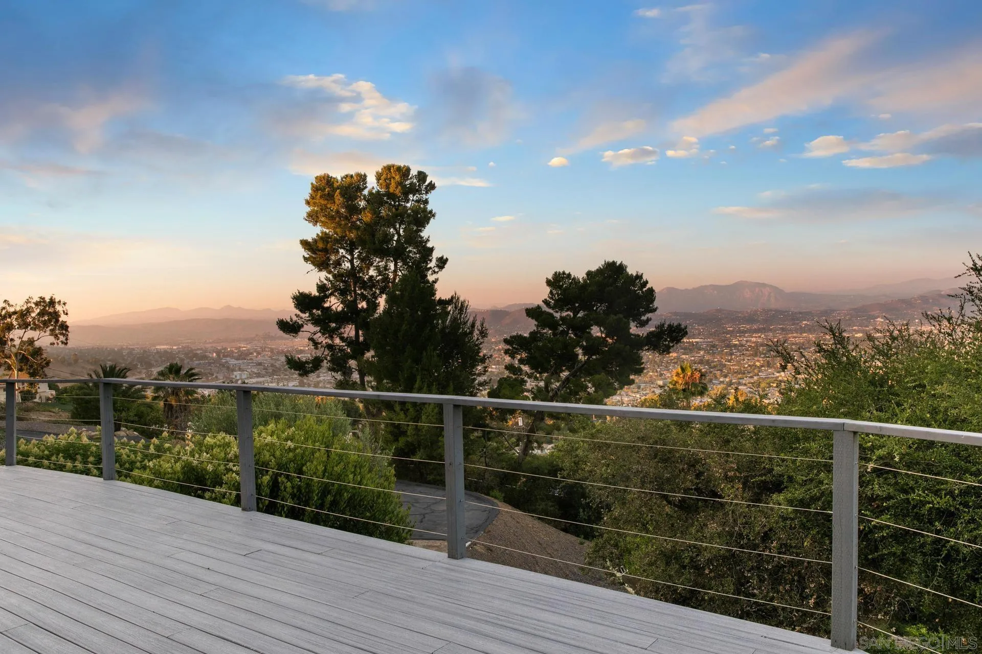 https://cdn.realtyfeed.com/cdn/127/250036707/a7f1211cb8ad0fbdbb763b03f33adf1d.webp