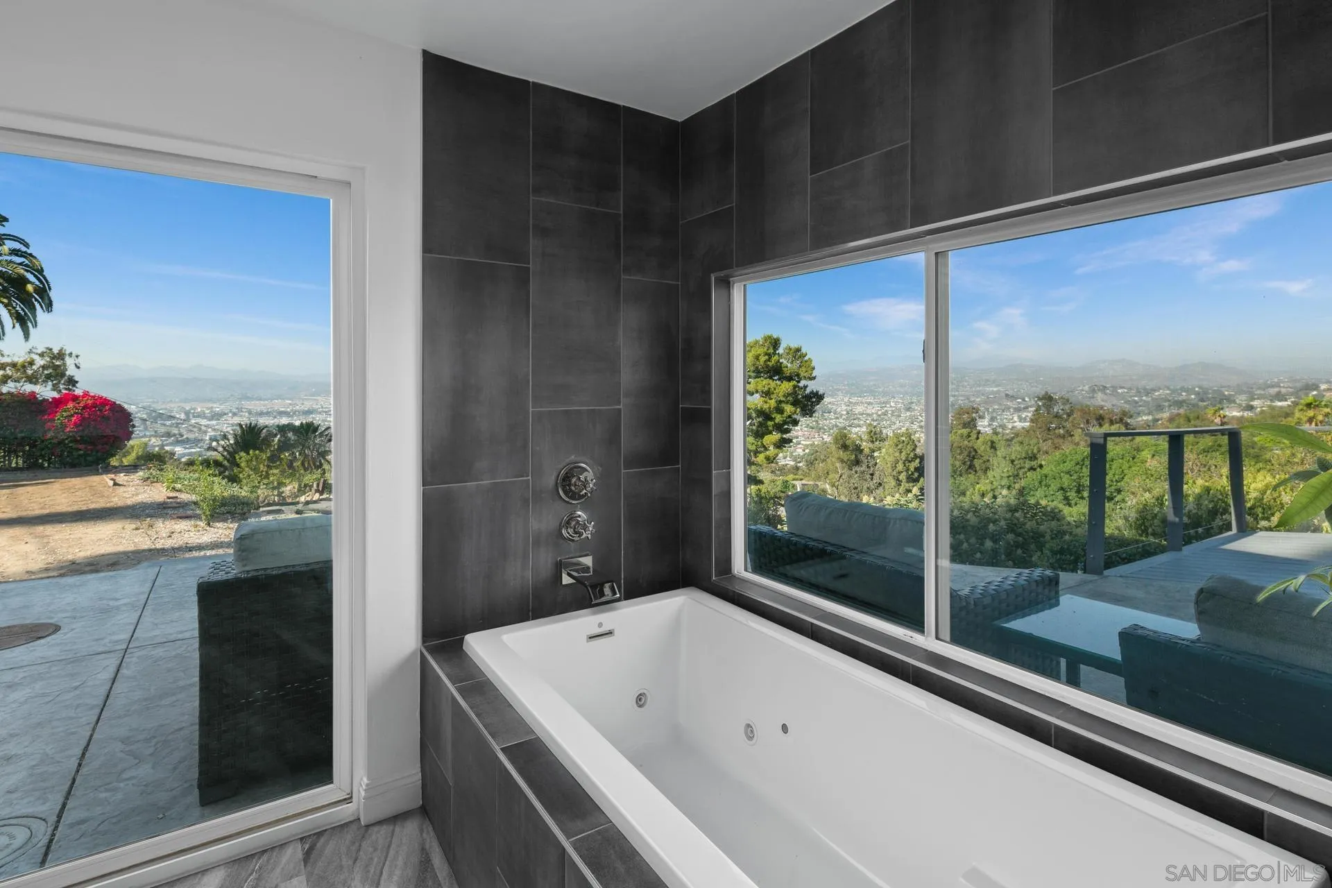 https://cdn.realtyfeed.com/cdn/127/250036707/c1e52c413c90e1a5ab6c40e48c491d0d.webp