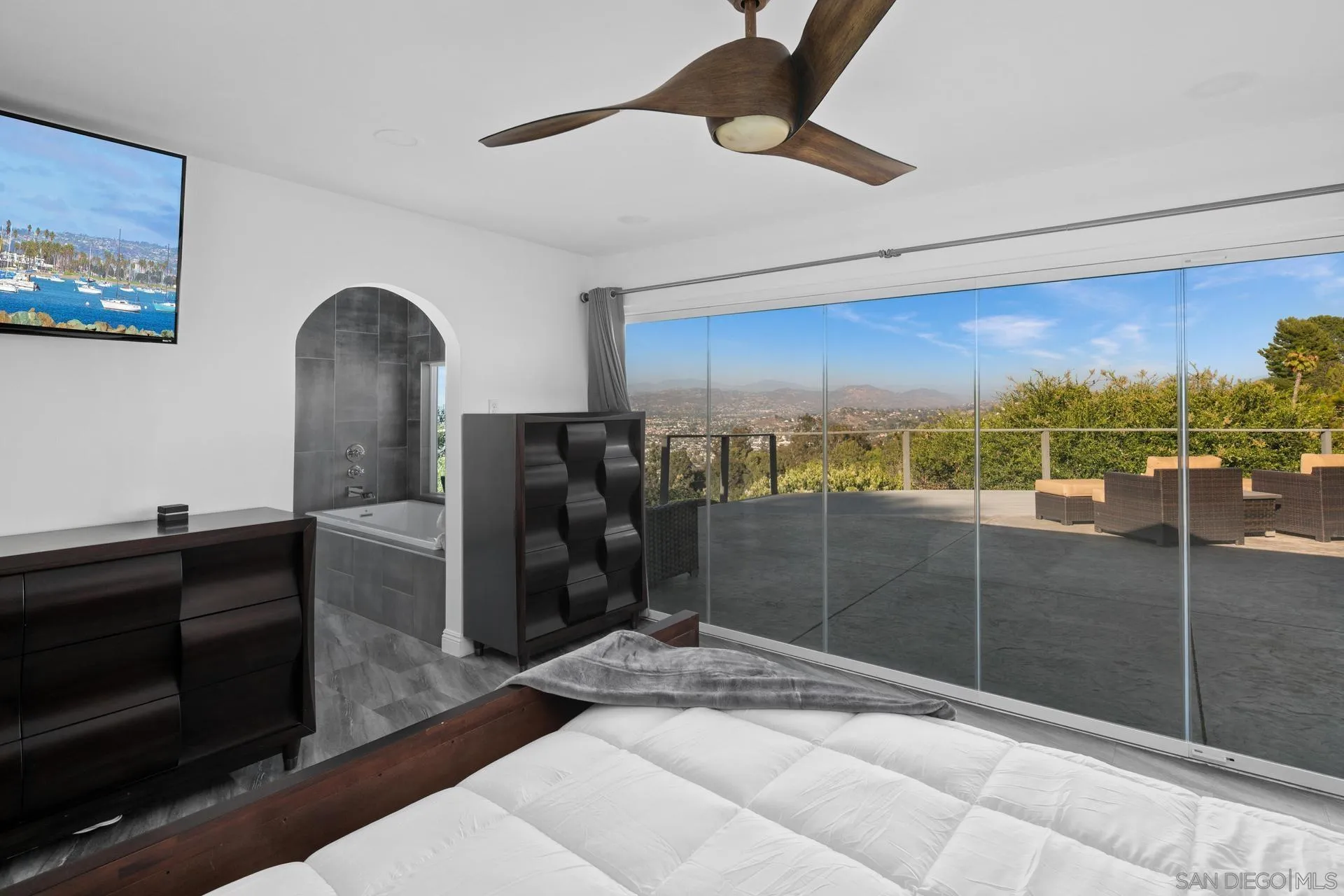 https://cdn.realtyfeed.com/cdn/127/250036707/f3b008a33c0a49c72a1dbf49563d5244.webp