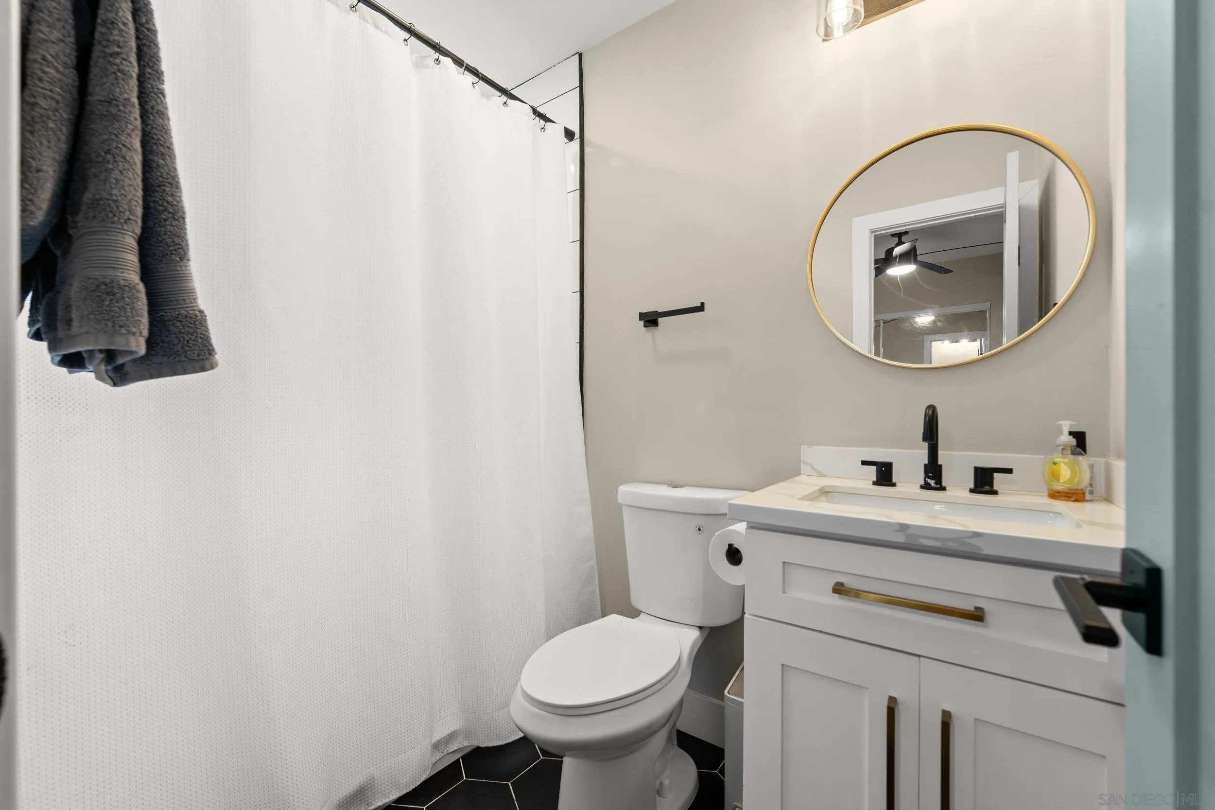https://cdn.realtyfeed.com/cdn/127/250036711/018e61984510b850570c89a5ac2cb90a.webp