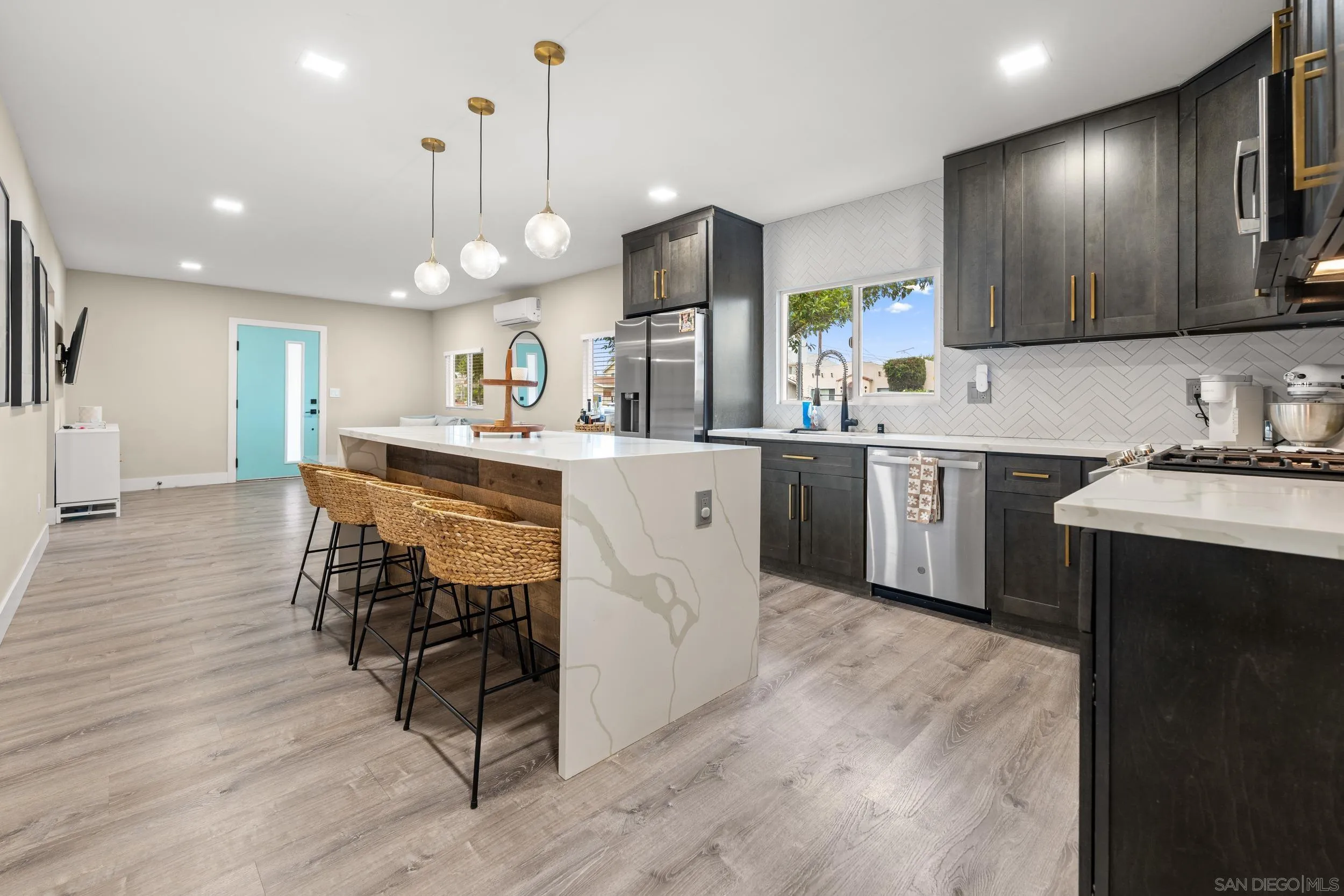 https://cdn.realtyfeed.com/cdn/127/250036711/0d551b1b42f95fd9d04b6acbe3706fb0.webp