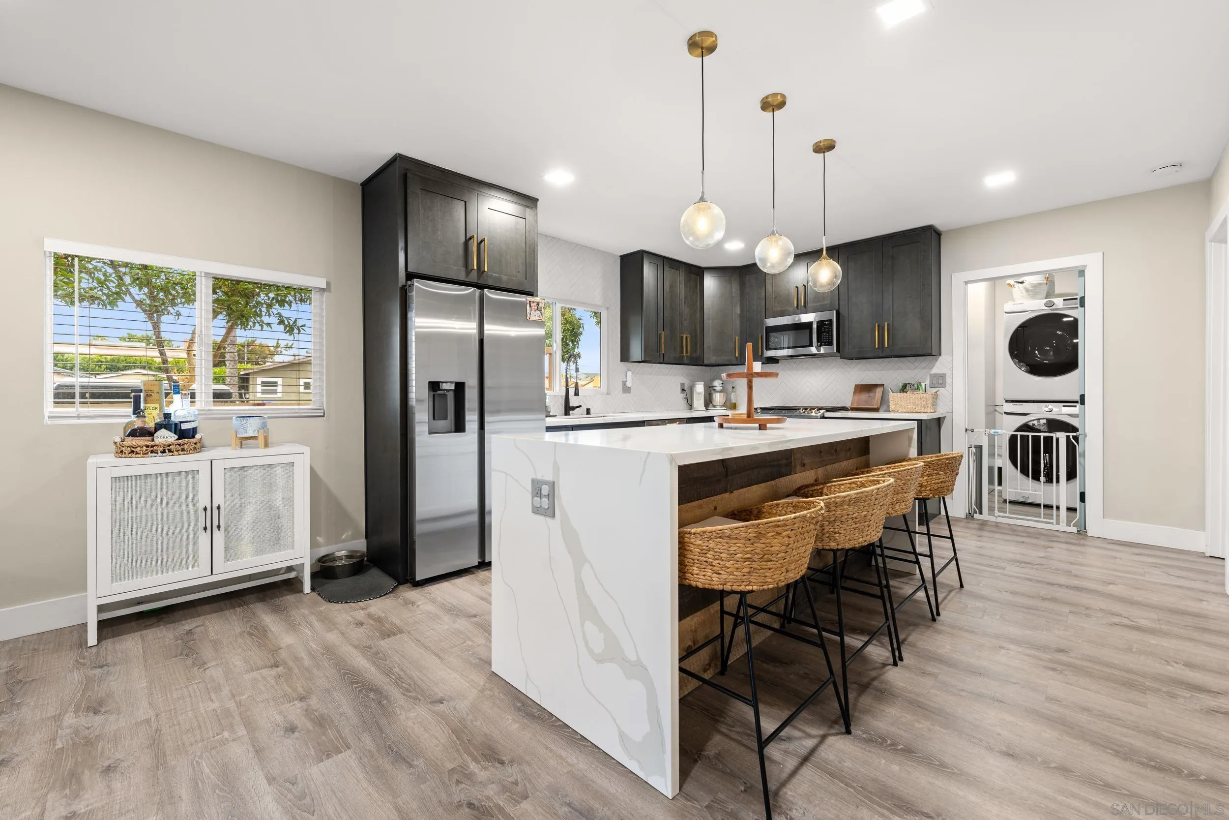 https://cdn.realtyfeed.com/cdn/127/250036711/403de8ebc8a940e3515750dd0f99c1f2.webp